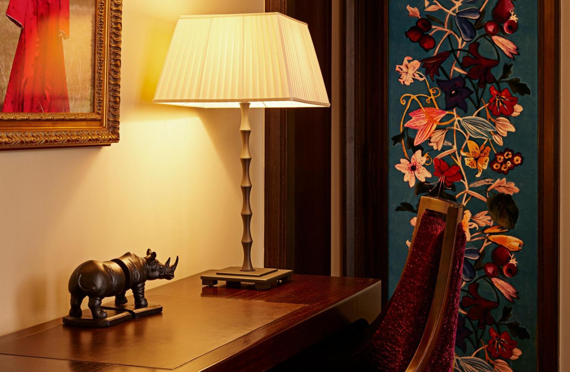 Deluxe Executive Guest Room 1 King Club Lounge Access Complimentary Cocktails & Snacks