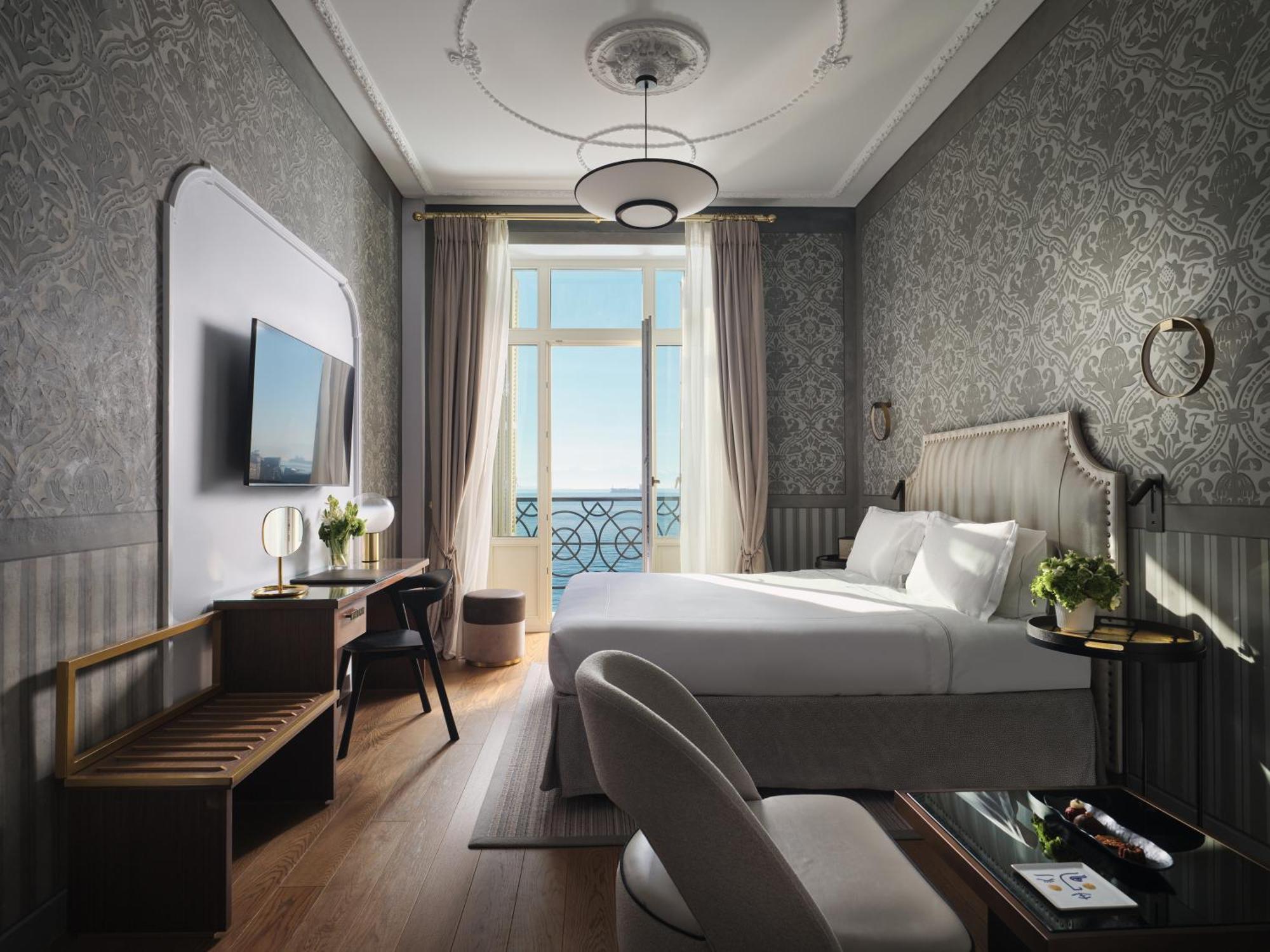 Junior Suite Sea Front Balcony