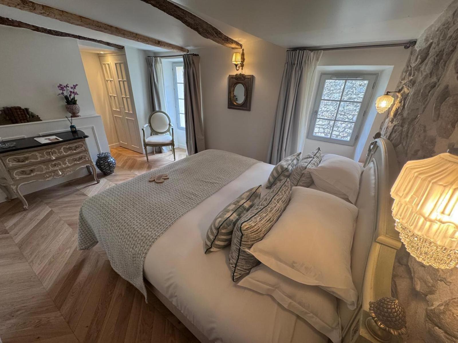 Elegance Room