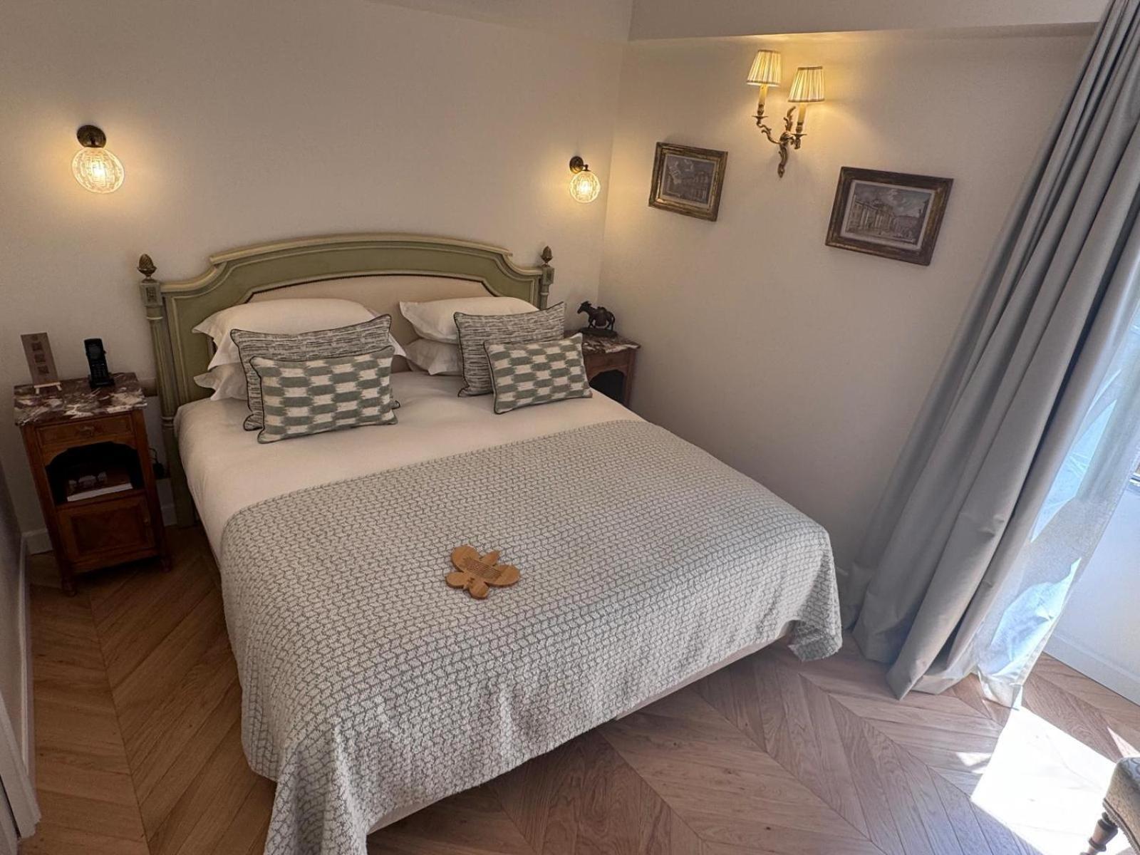 Elegance Room