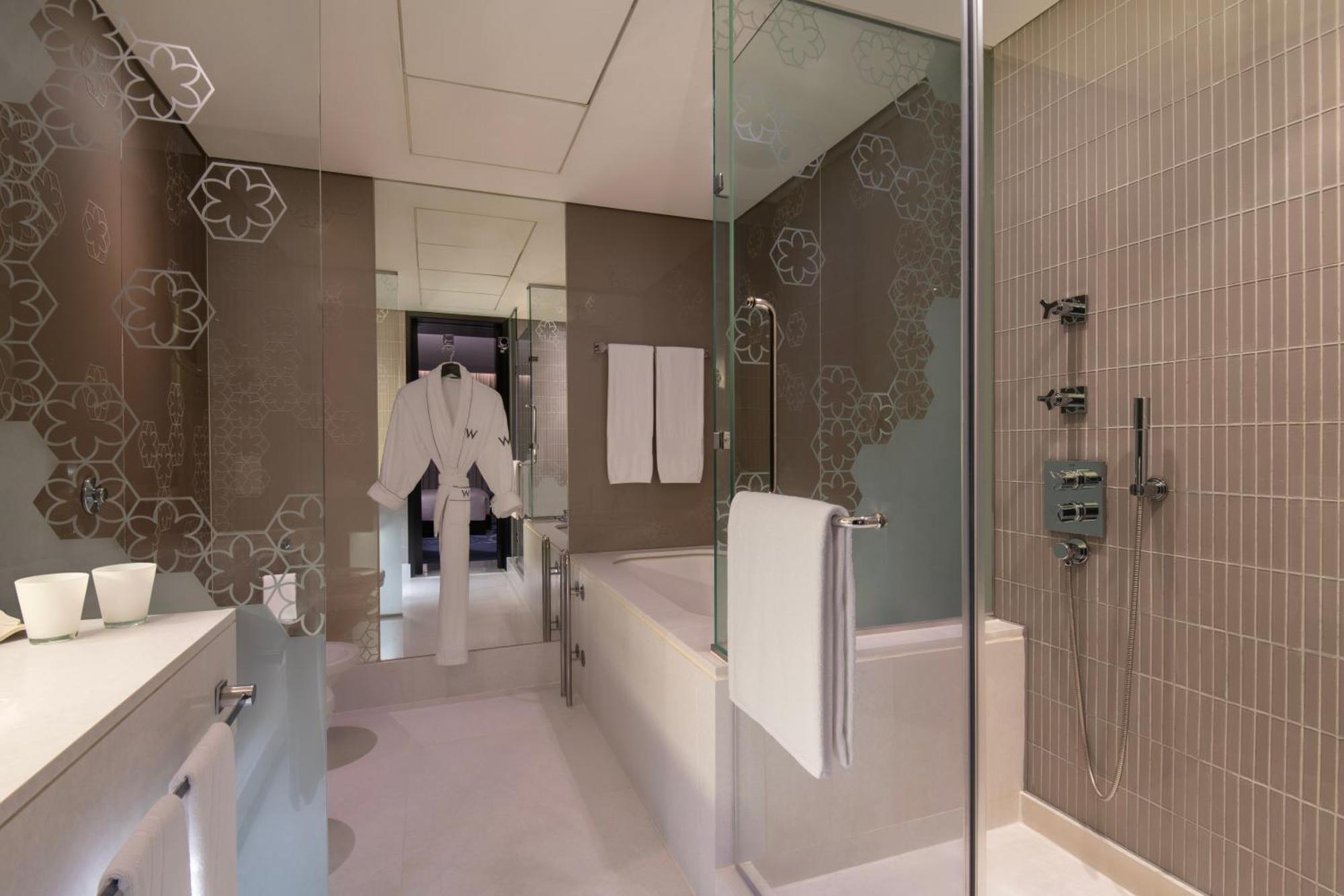 Deluxe King Room – City View Beach Access