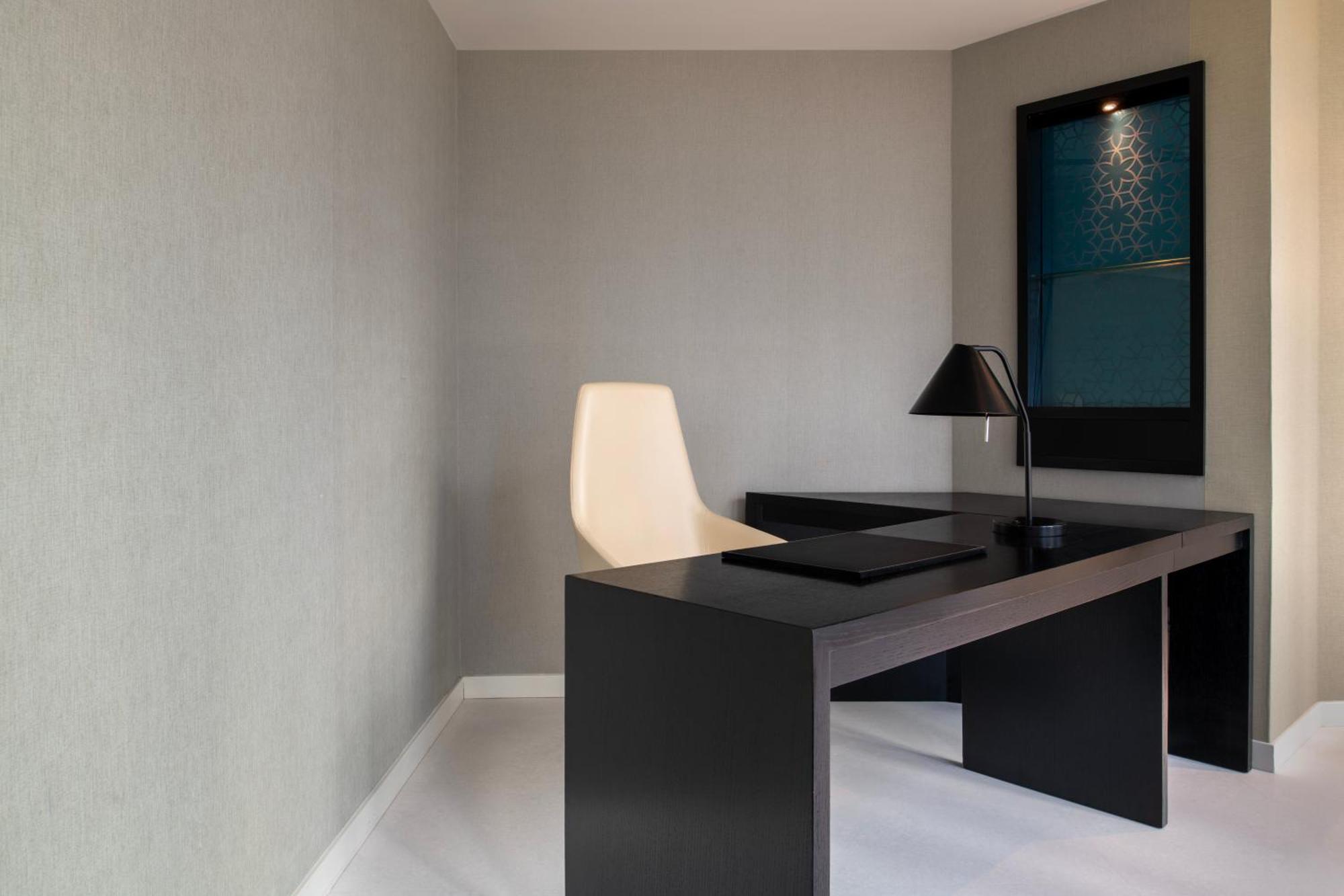 Urban Suite – King Size City View Beach Access