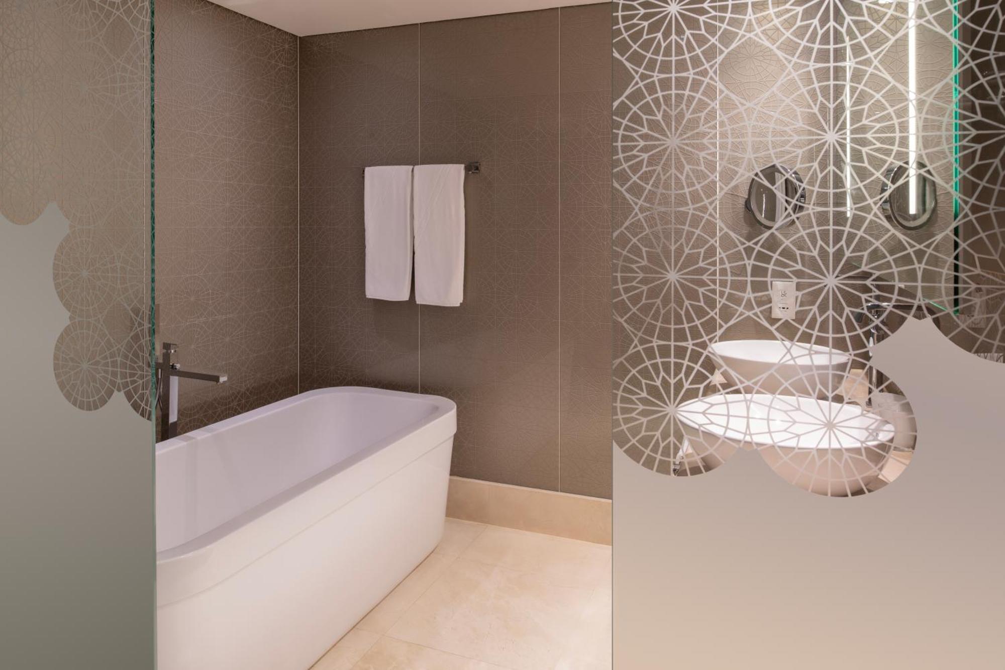 W Suite – King Size City View Beach Access