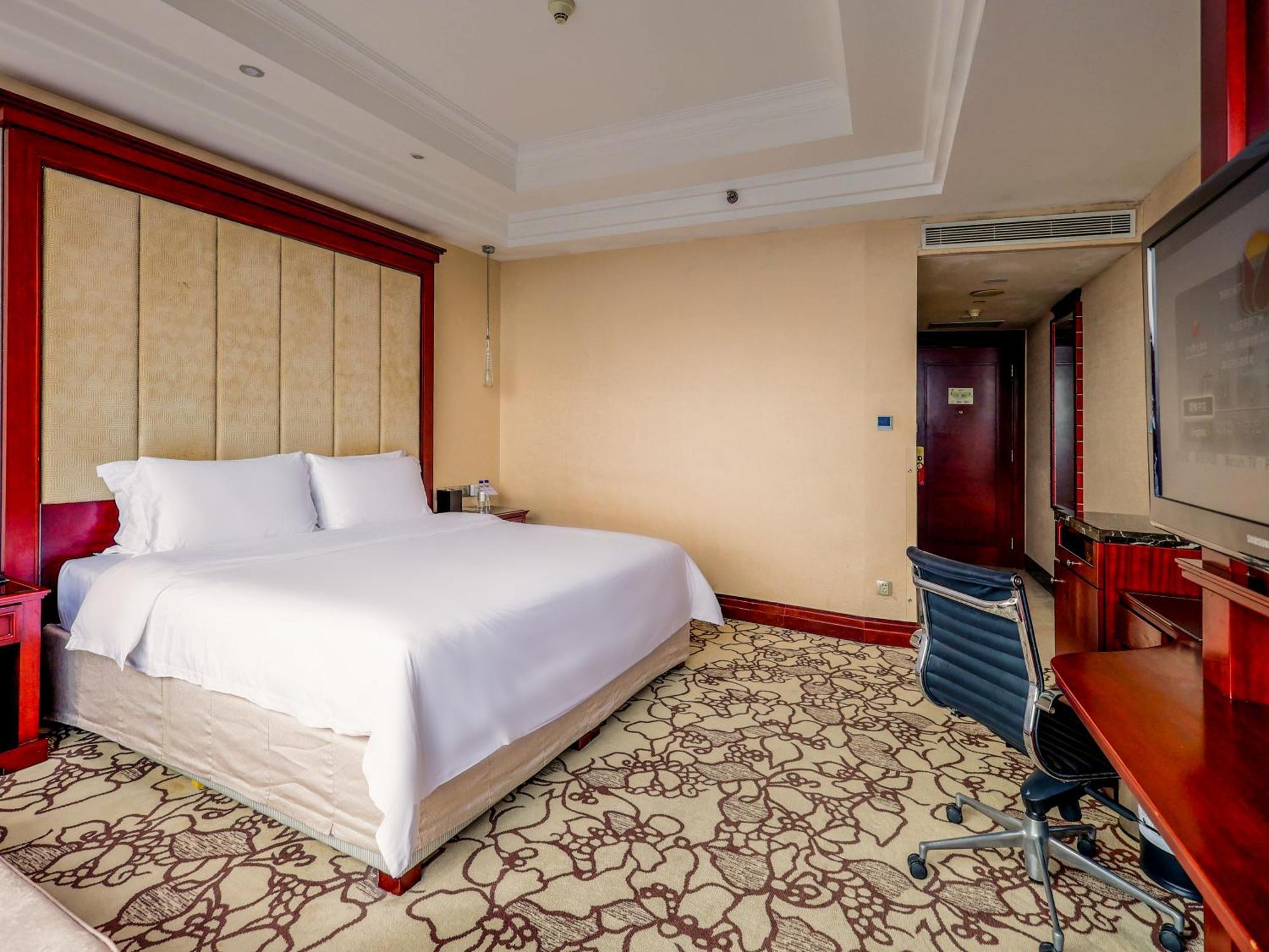 Canton Tower River View King Bed Room