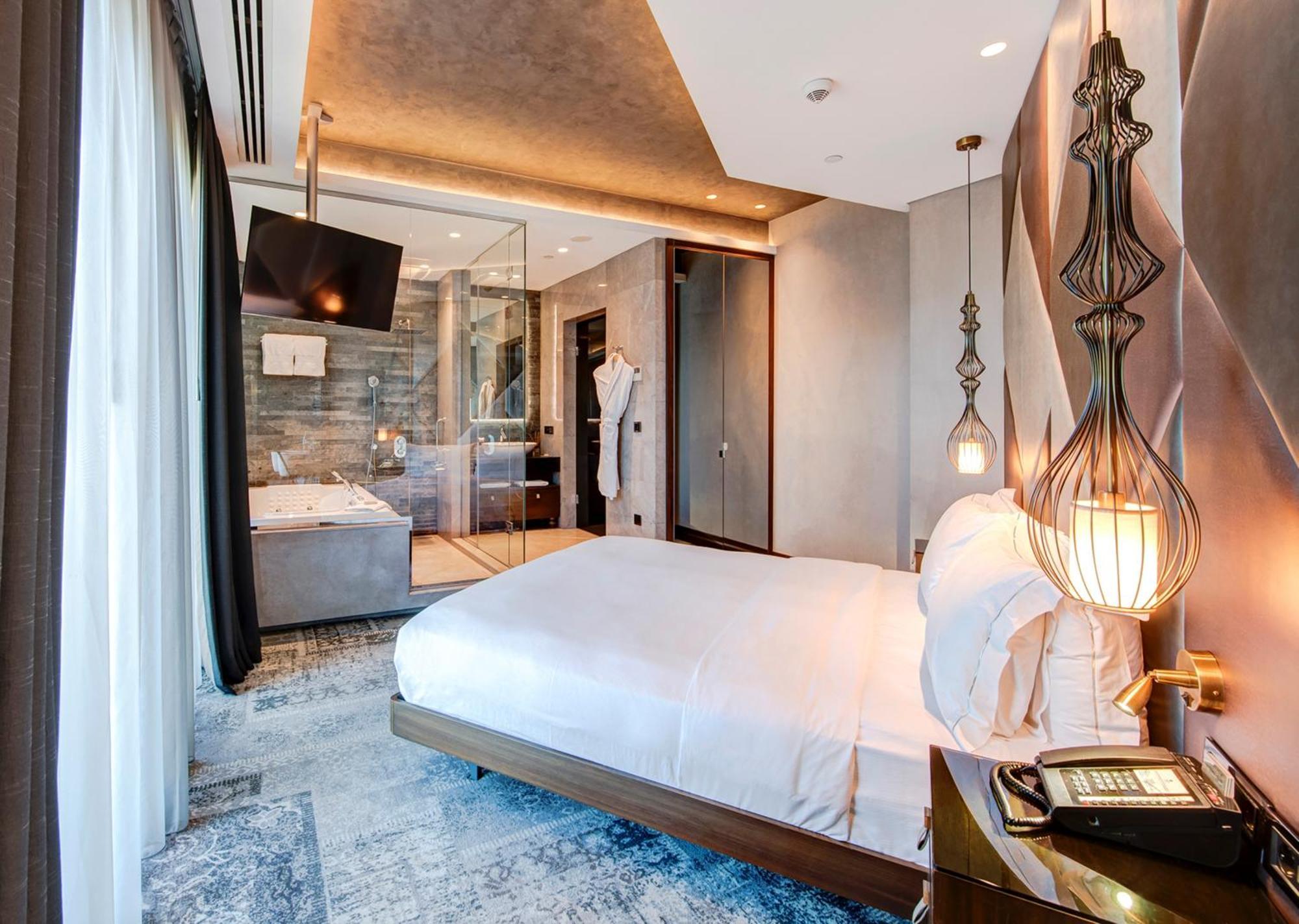Suite mit 1 Schlafzimmer und Kingsize-Bett sowie Terrasse.