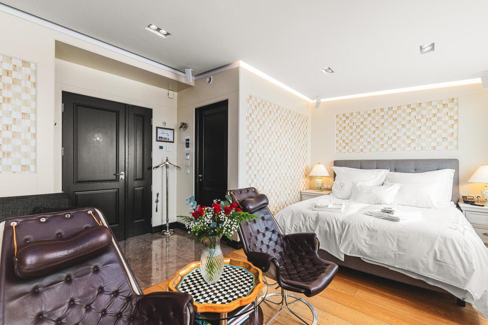 Emerald Suite