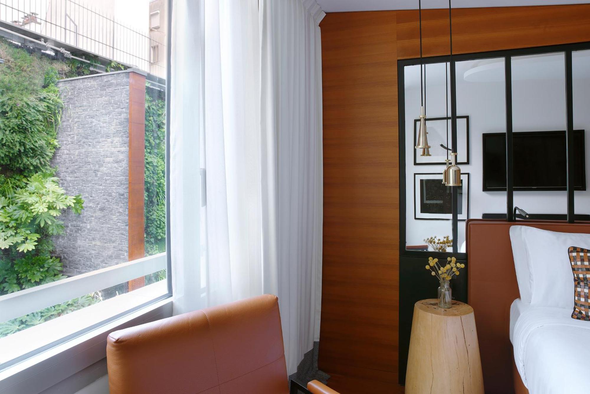 Bobo Room Garden or City View
