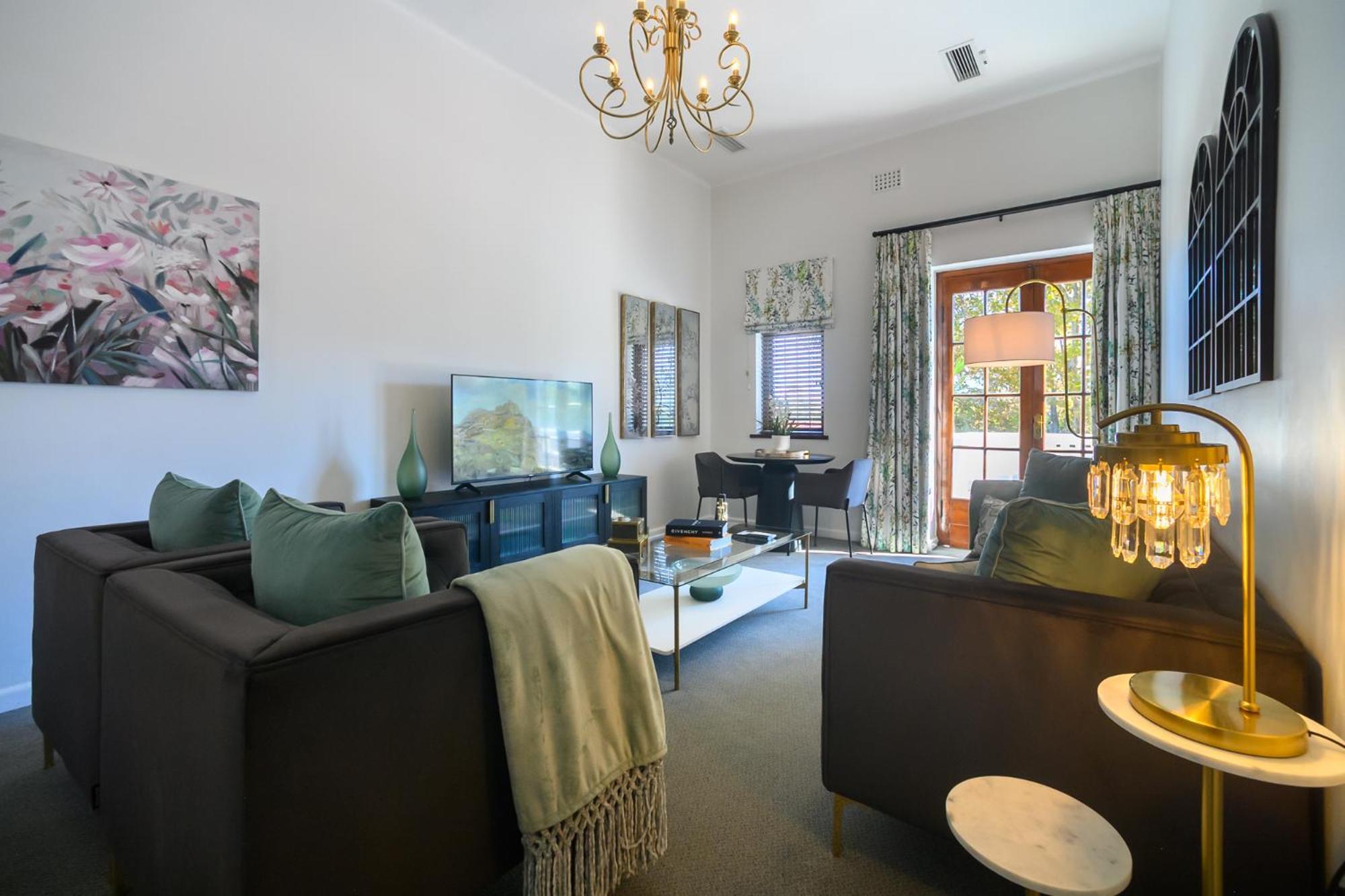 Deluxe King Suite
