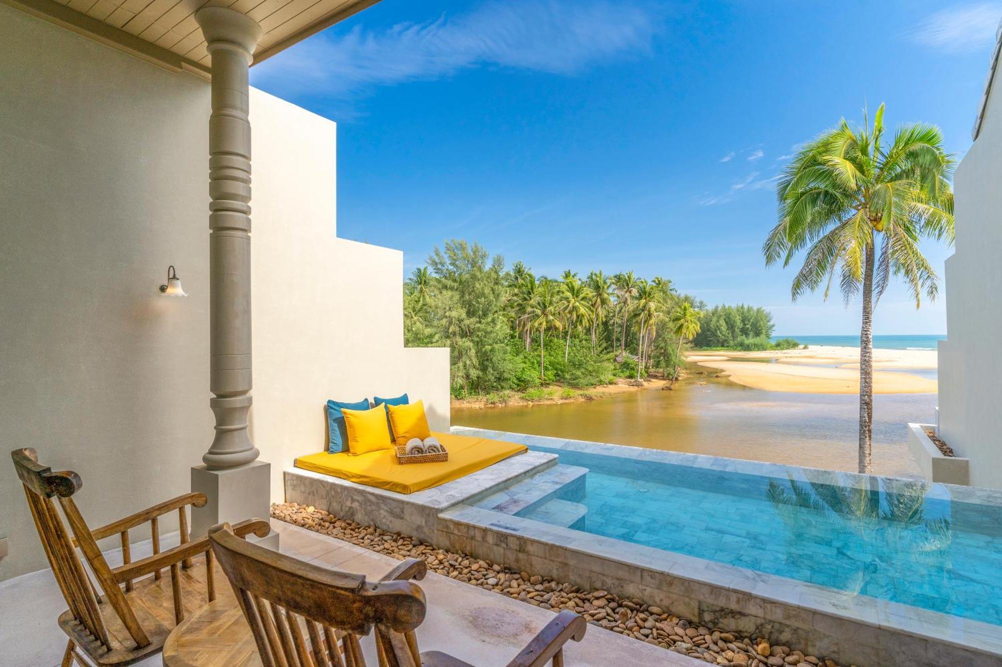 Seaside Pool Paradise Suite
