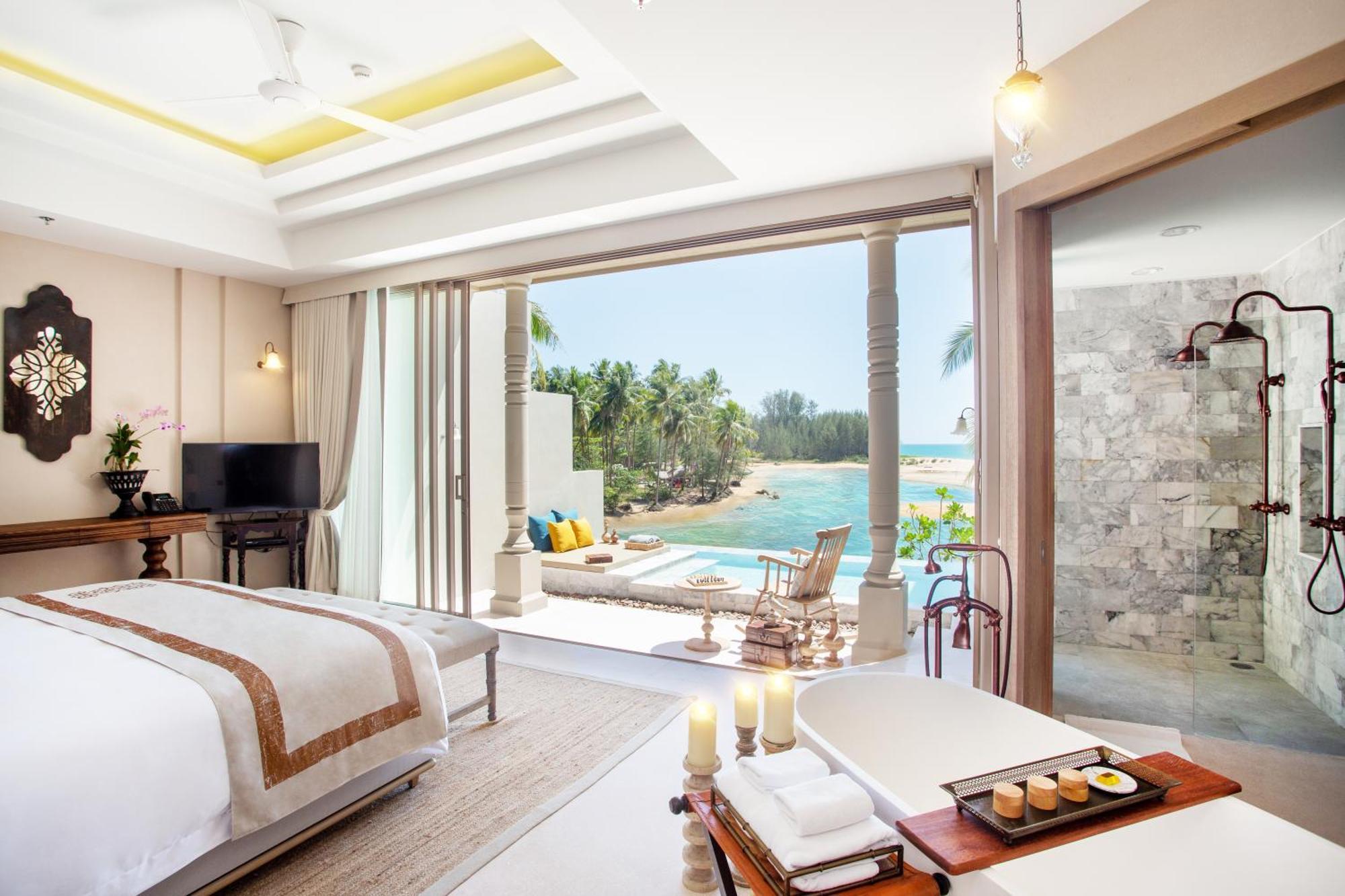 Seaside Pool Paradise Suite