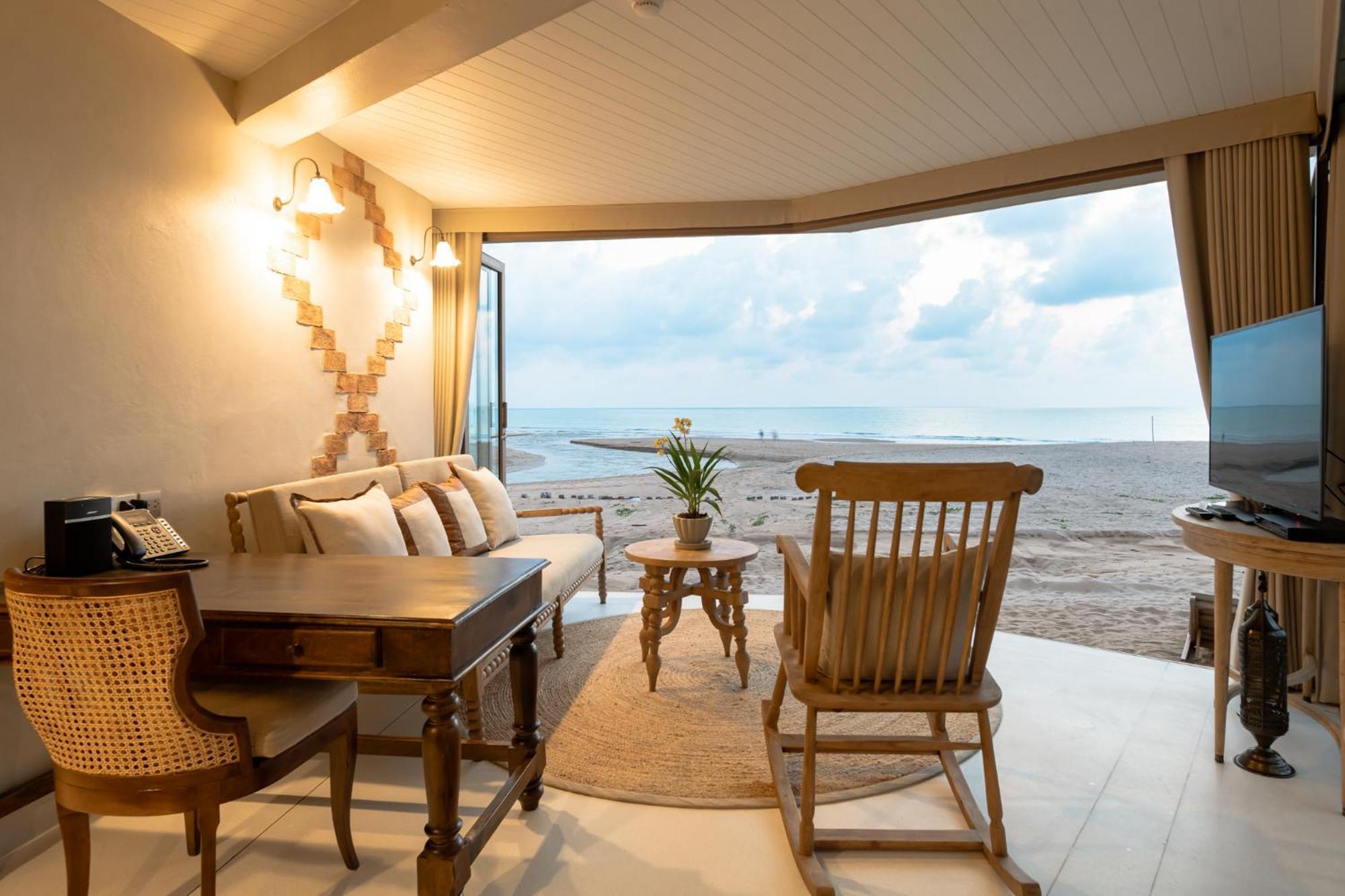 Two-bedroom Beachfront Family Pool Villa