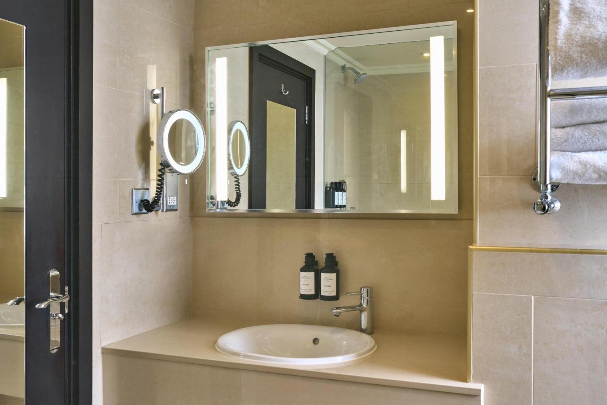 Corner Suite