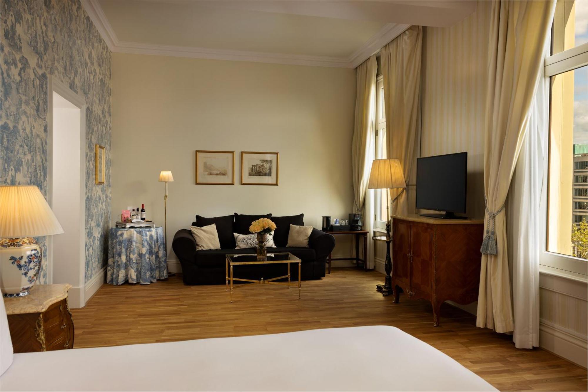 Junior King Suite City View