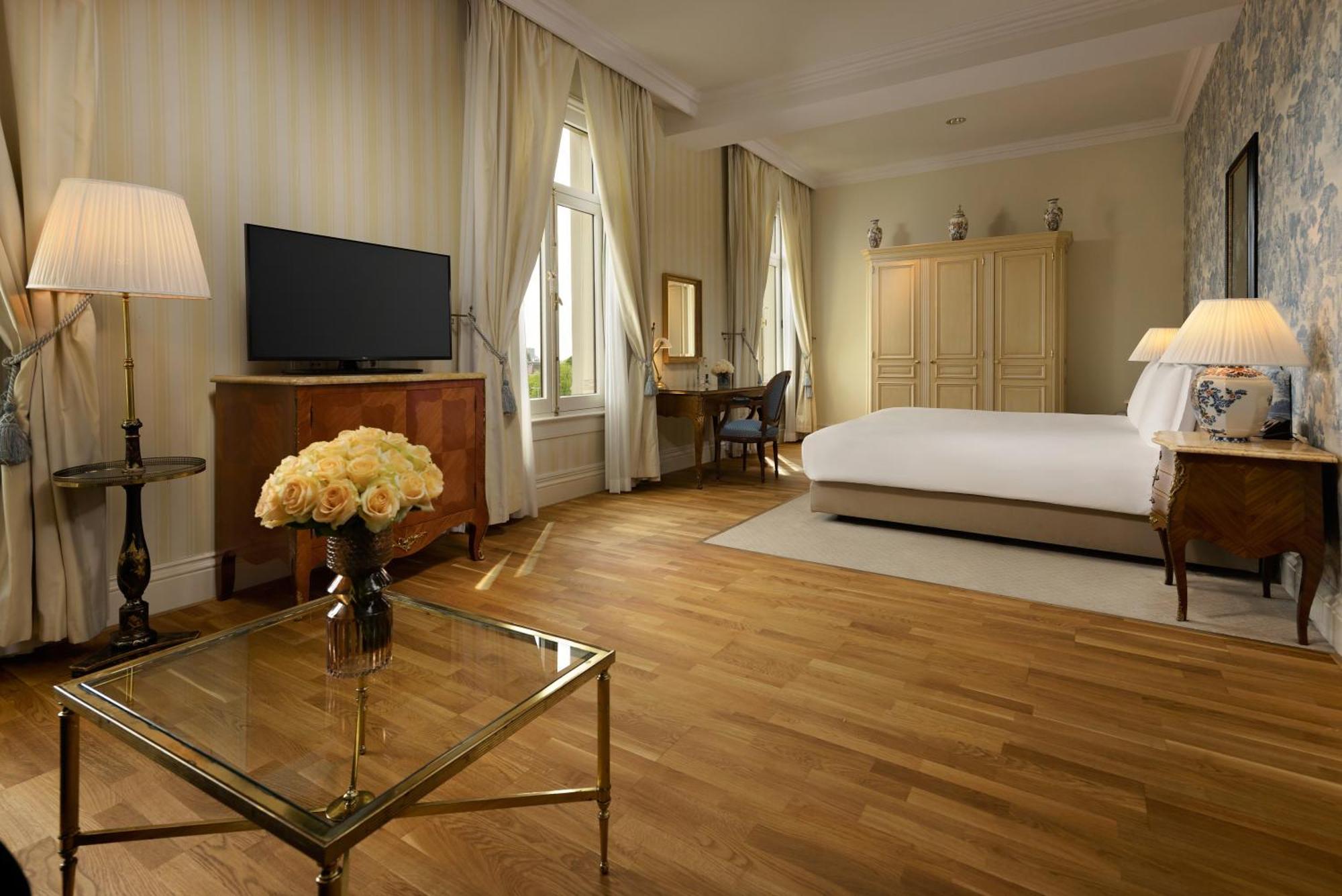 Junior King Suite City View