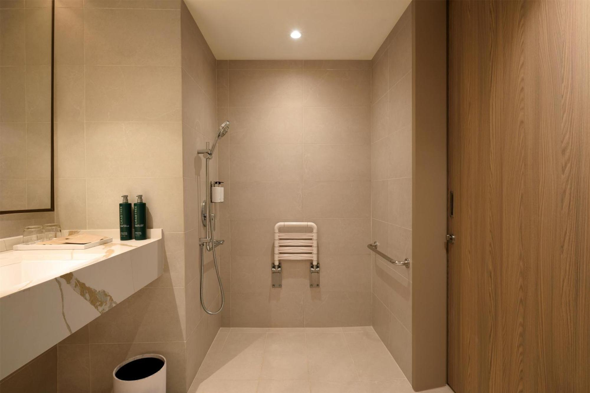 Twin Room Pool View Accessible