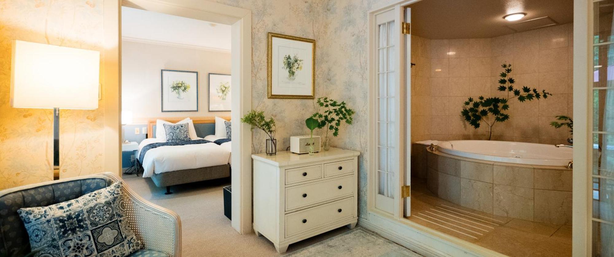 Deluxe Twin Room East Building