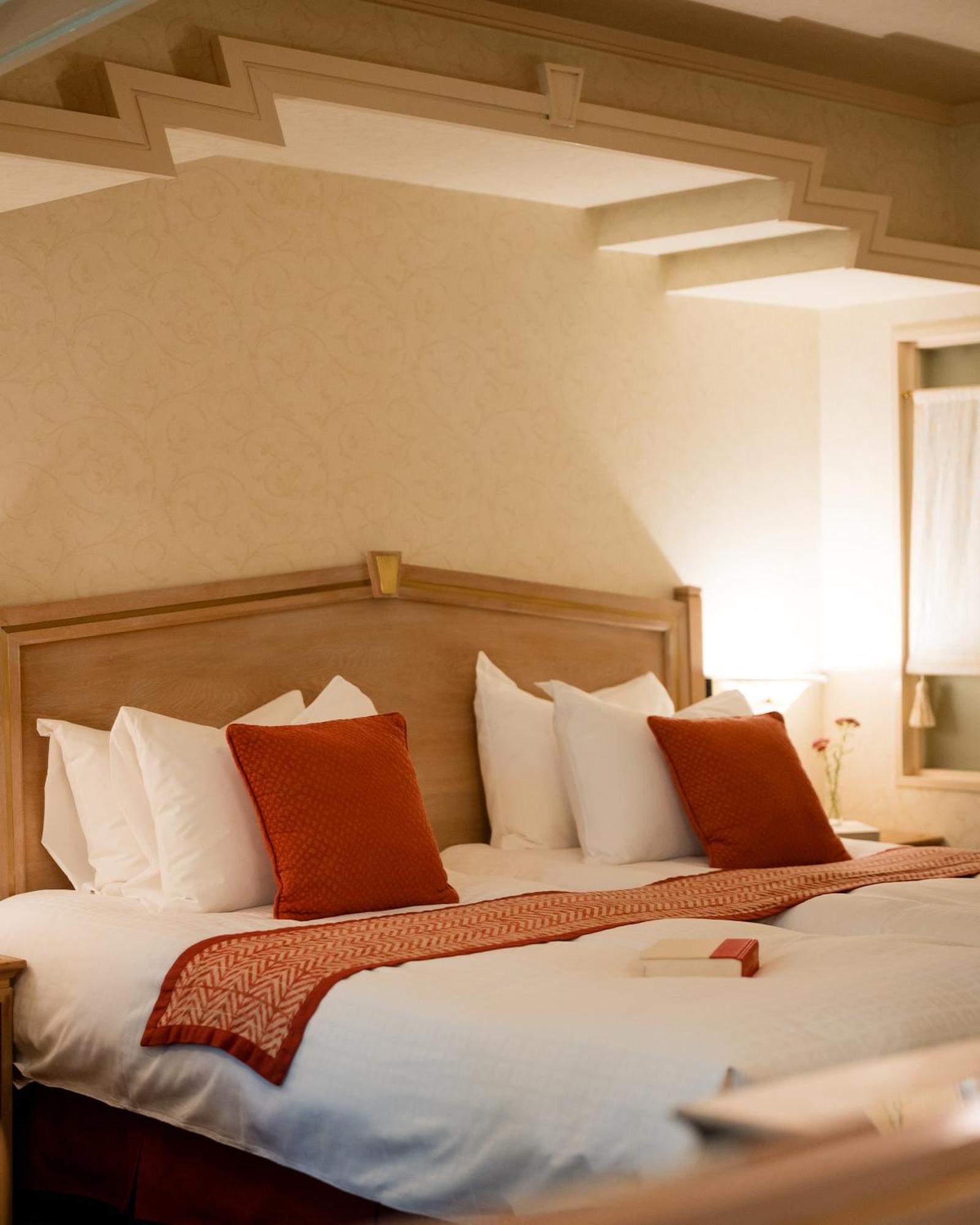 Standard Twin Room East Building