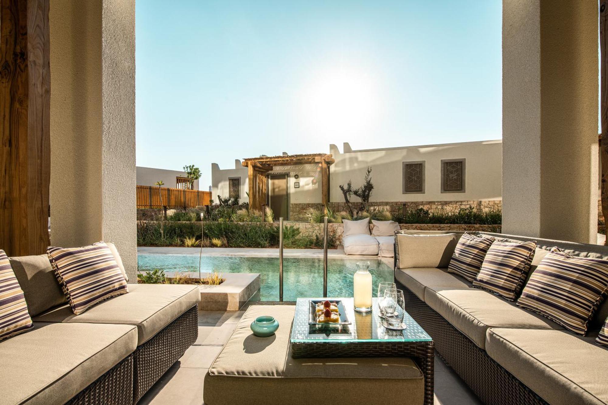 Superior Double Swim Up Sharing Pool