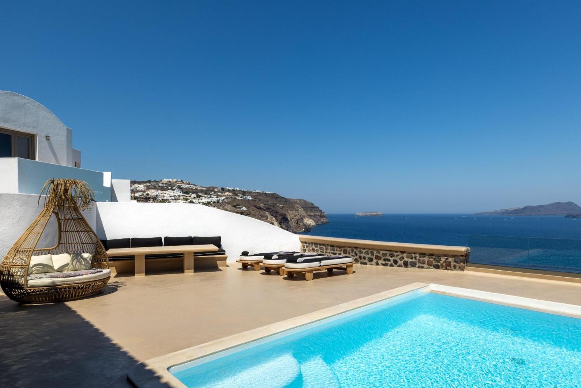Executive Cave Suite Private Pool & Caldera View