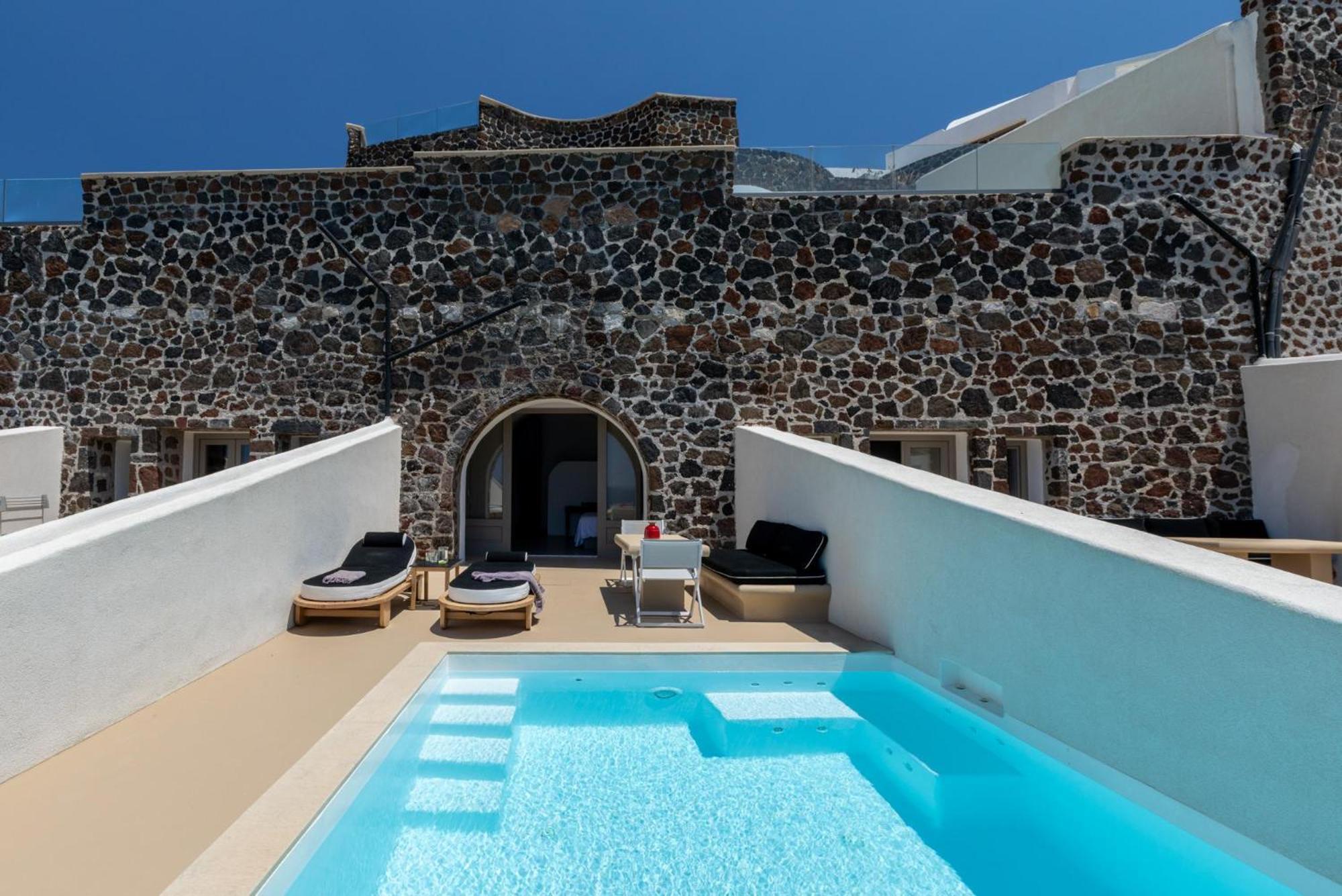 Cave Suite Infinity Pool & Caldera View