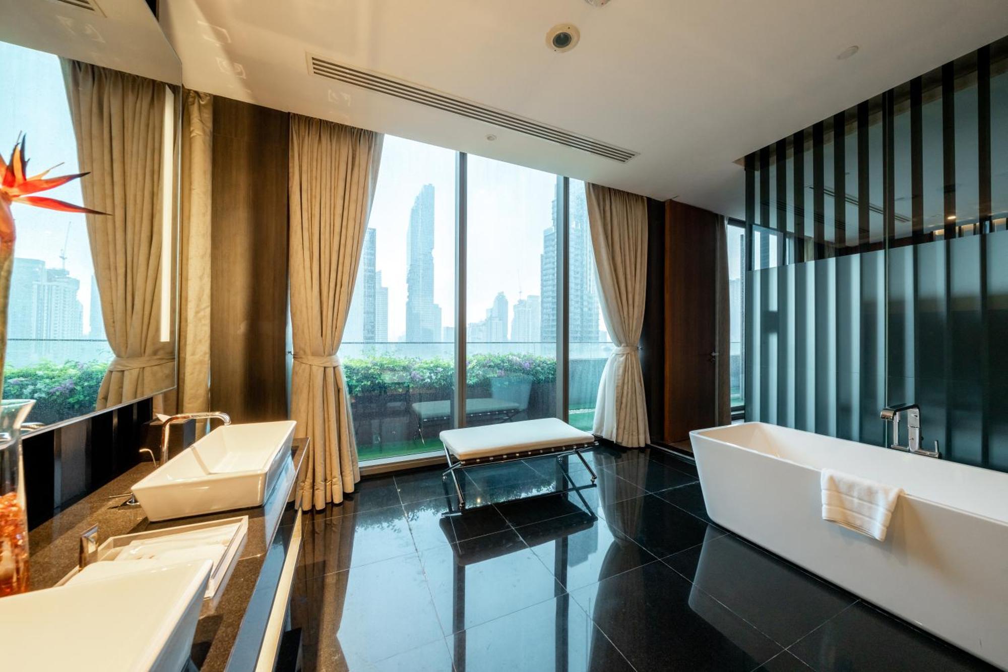 AMARA SUITE Lounge Access Benefits