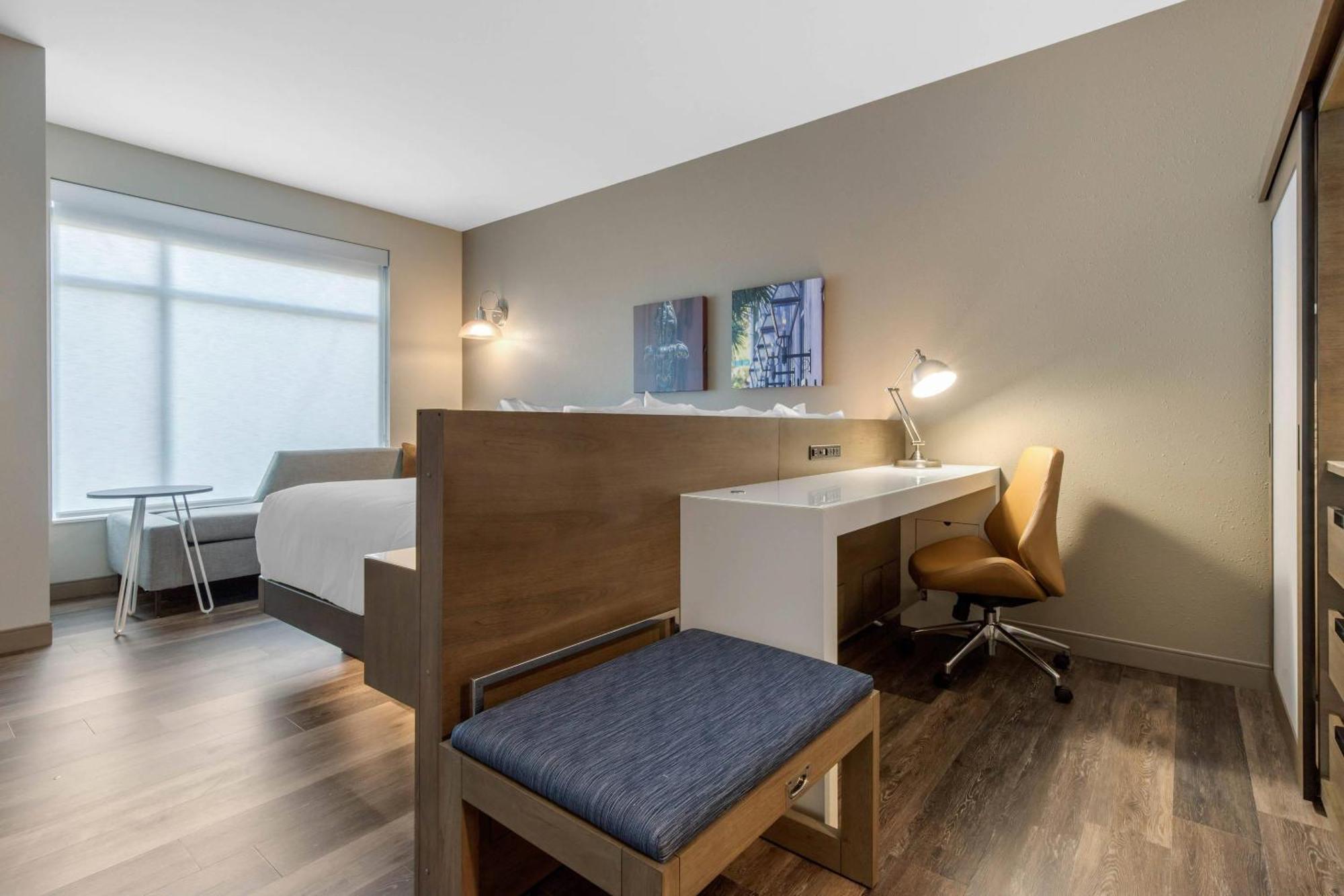 King Room with Roll-In Shower - Accessible/Non-Smoking