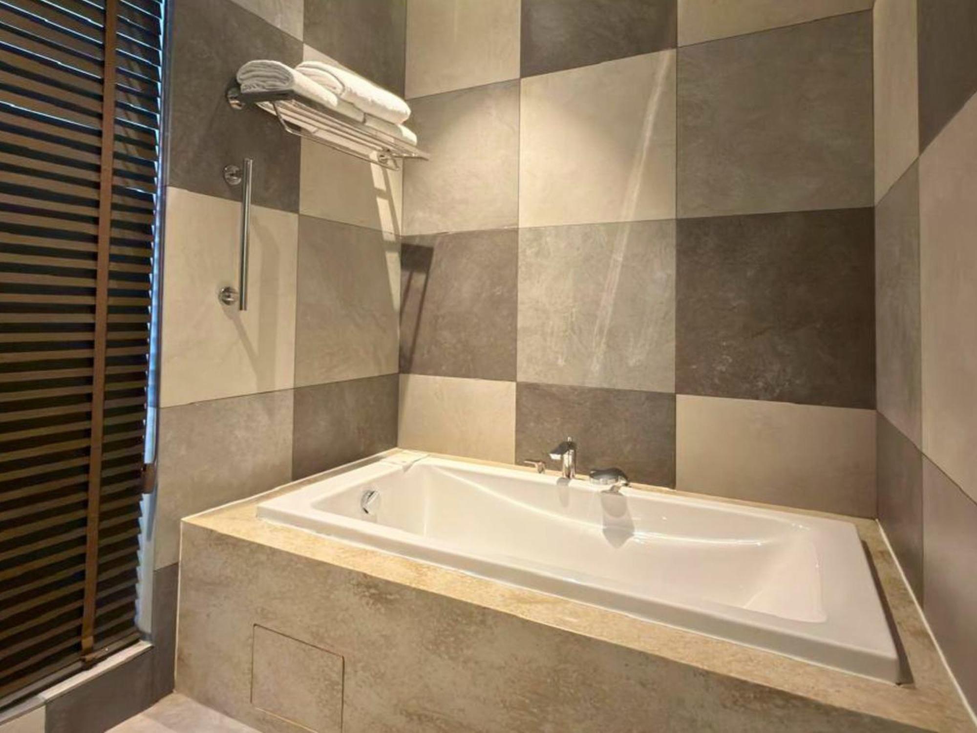 Deluxe Ocean View King
