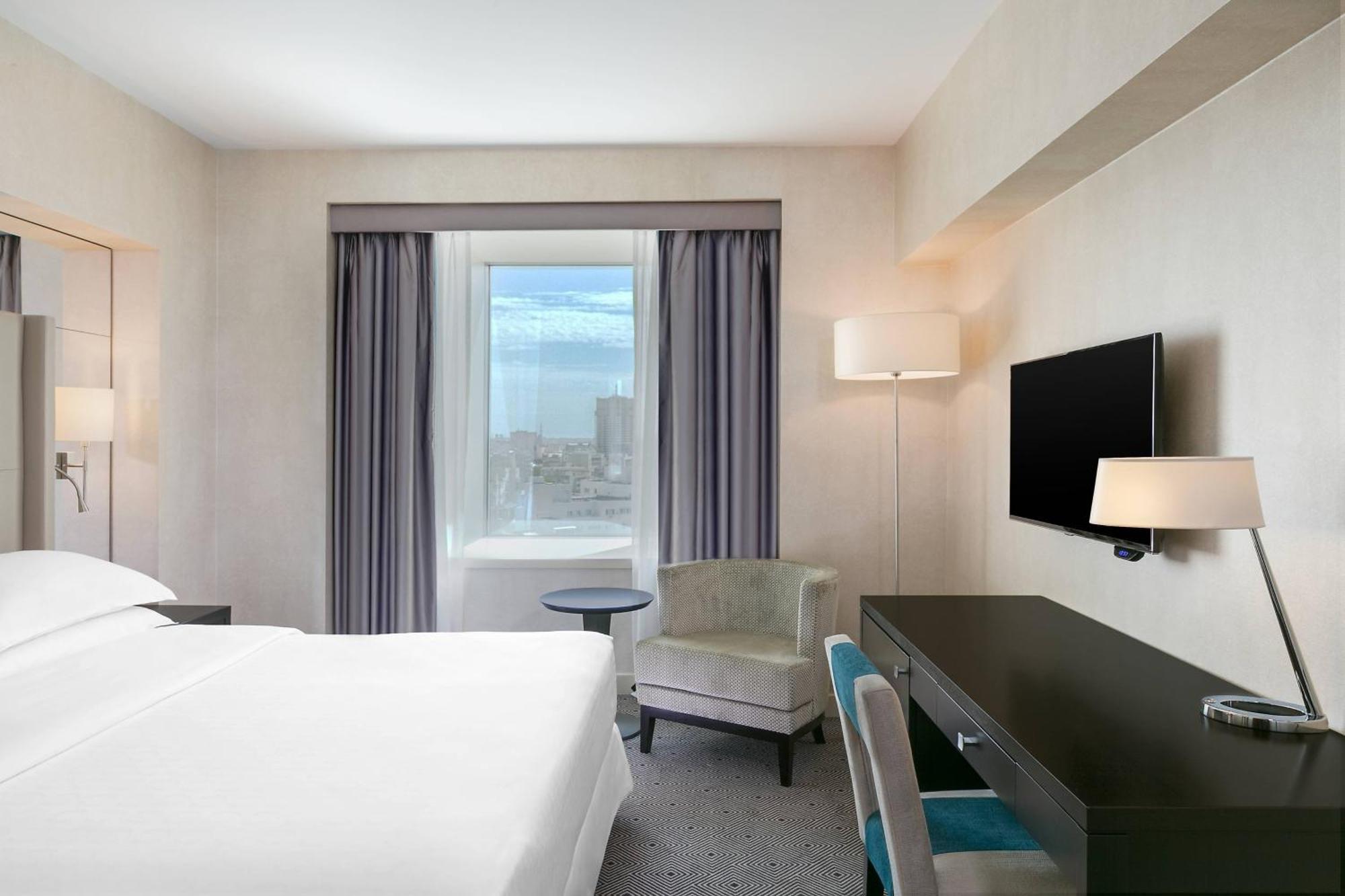 Classic Guest room 1 King City view
