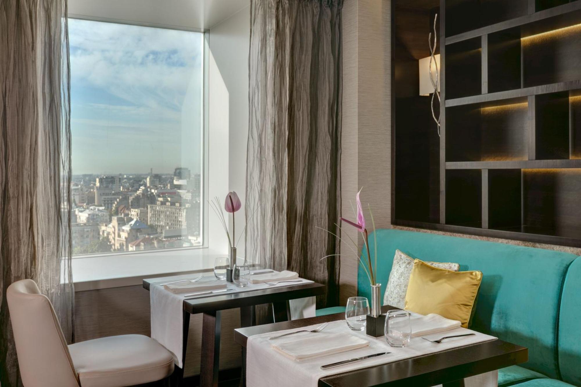 Executive, Executive level, Guest room, 1 King, Skyline view
