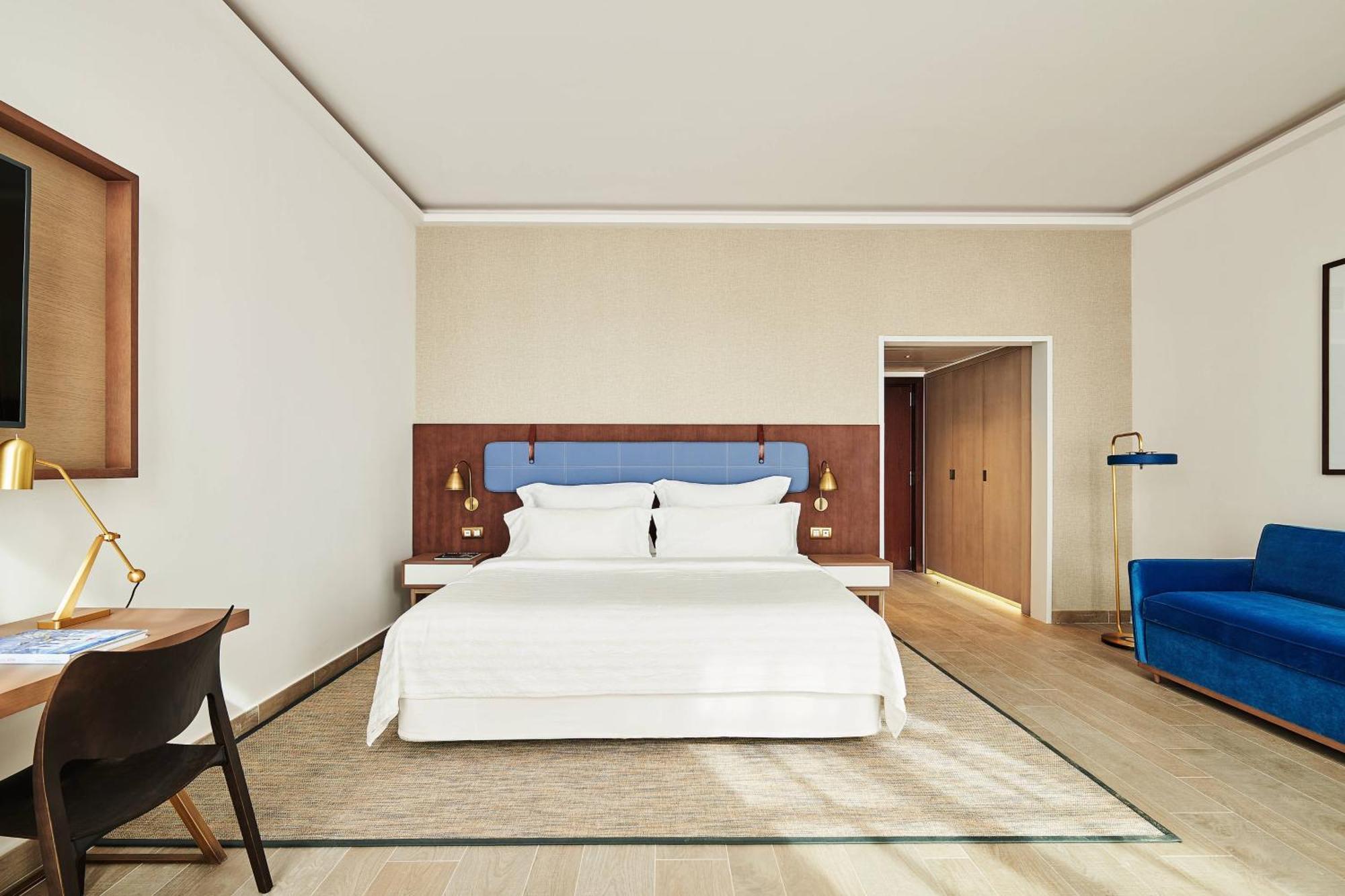 Superior Historic King Room with Partial Sea View