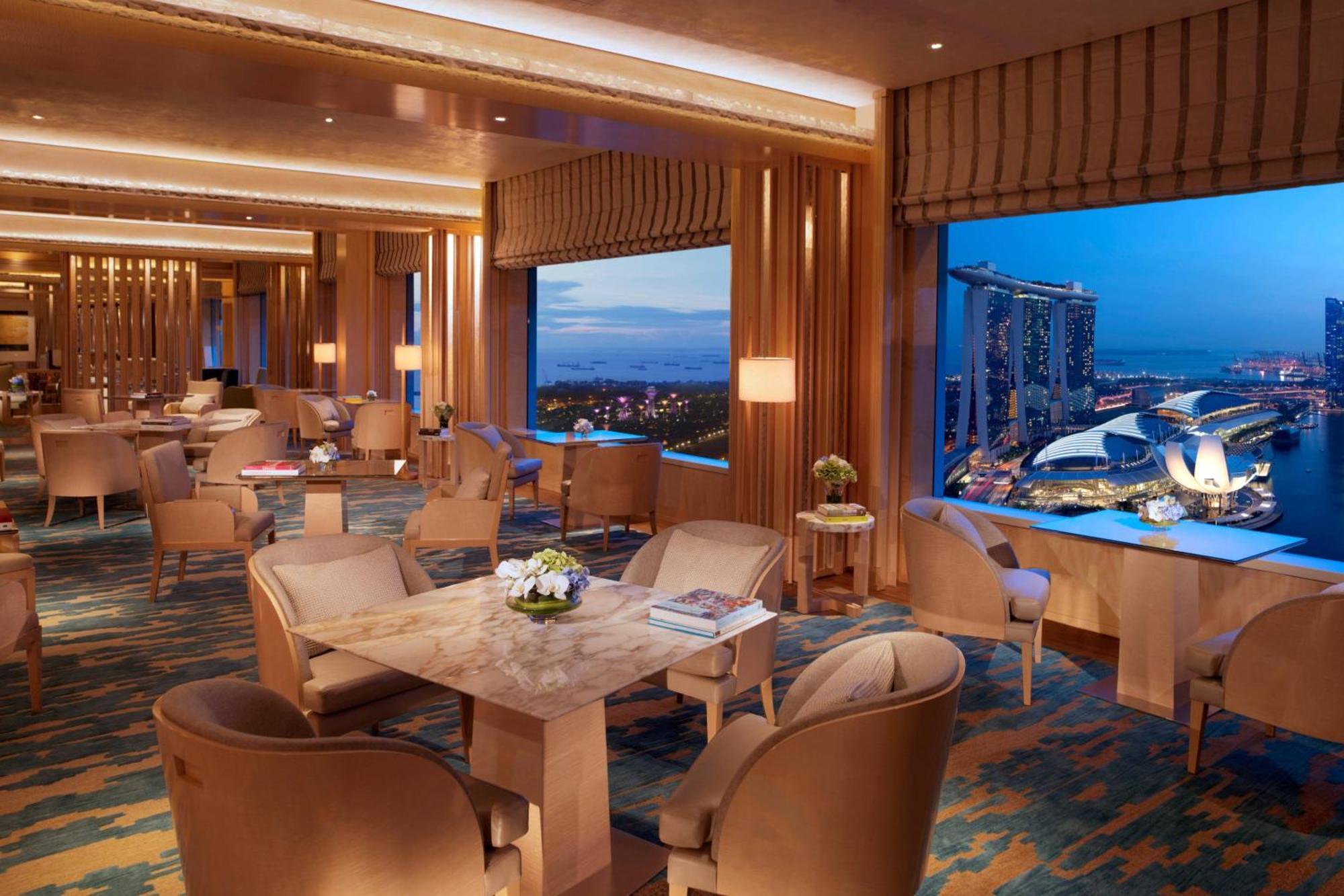Club Deluxe Kallang, 1 King Bed, Kallang Precinct View, Lounge Access