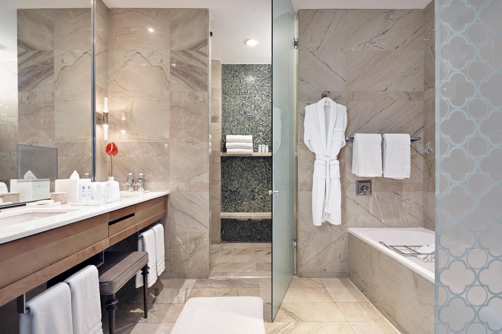 Executive Butler Service Executive Suite 1 King,1565543179:JPEG