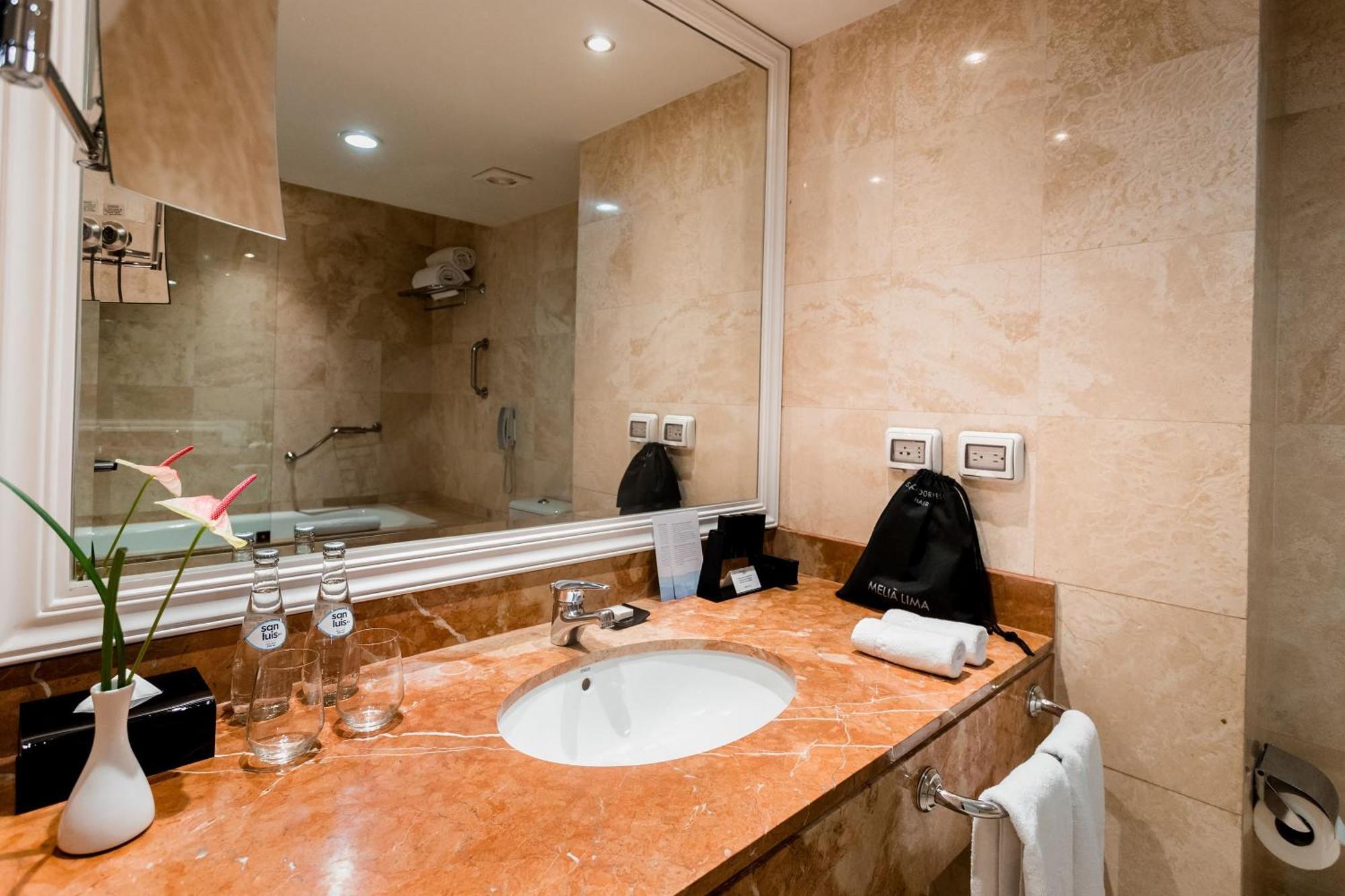 Bussines Suite The Level