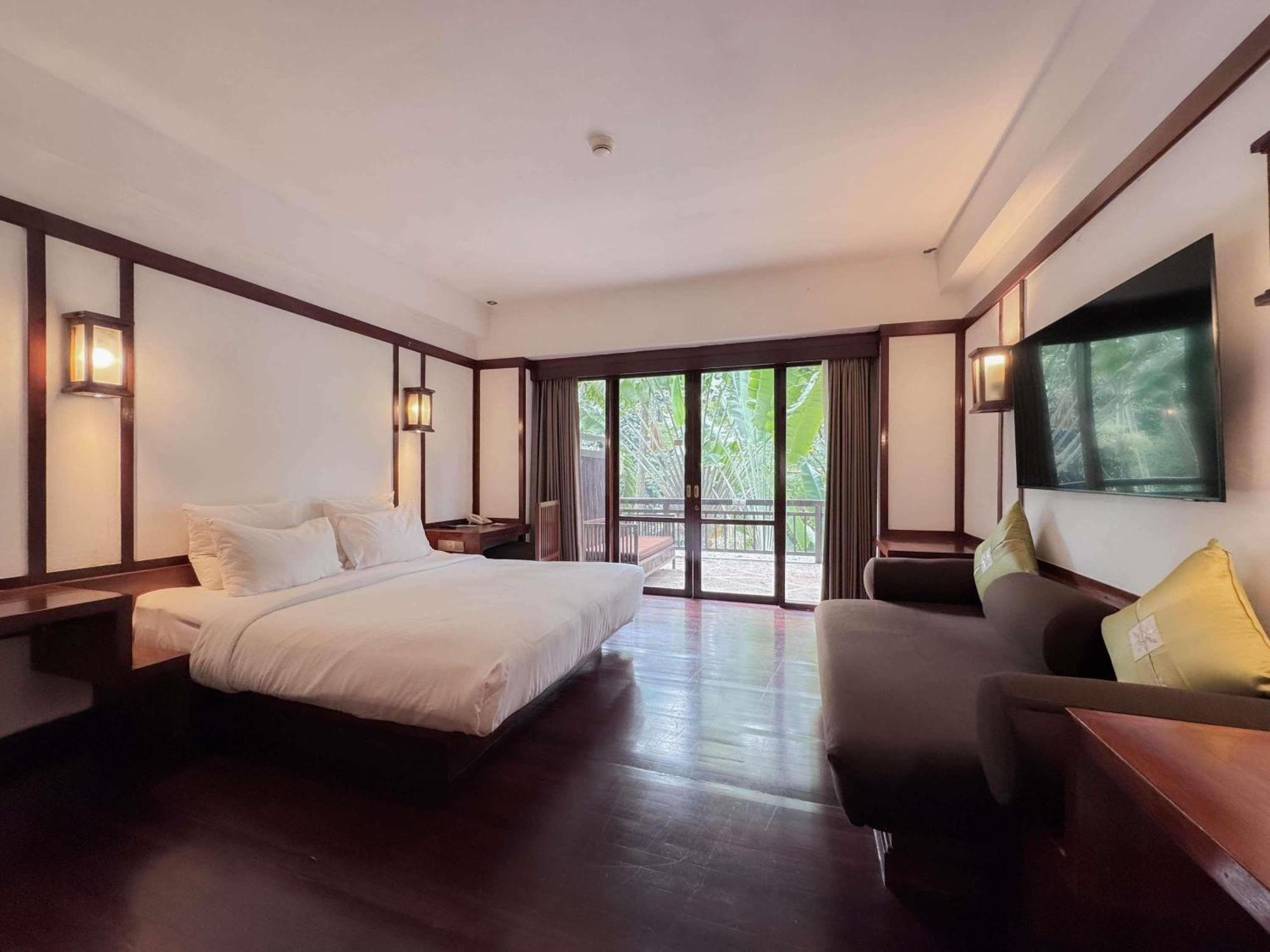 Superior King Room - With Balcony