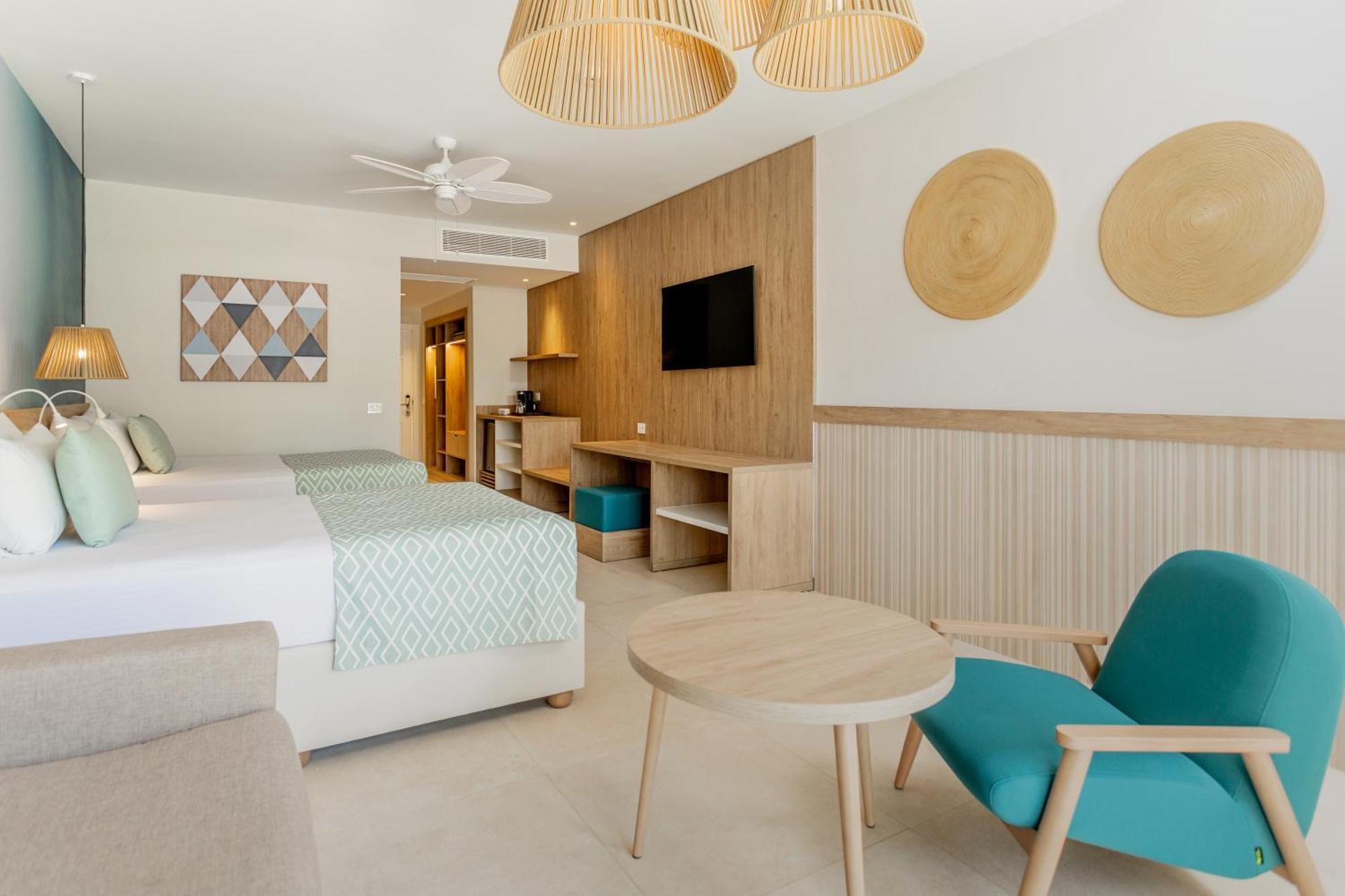 2 Double Beds Junior Suite SGL