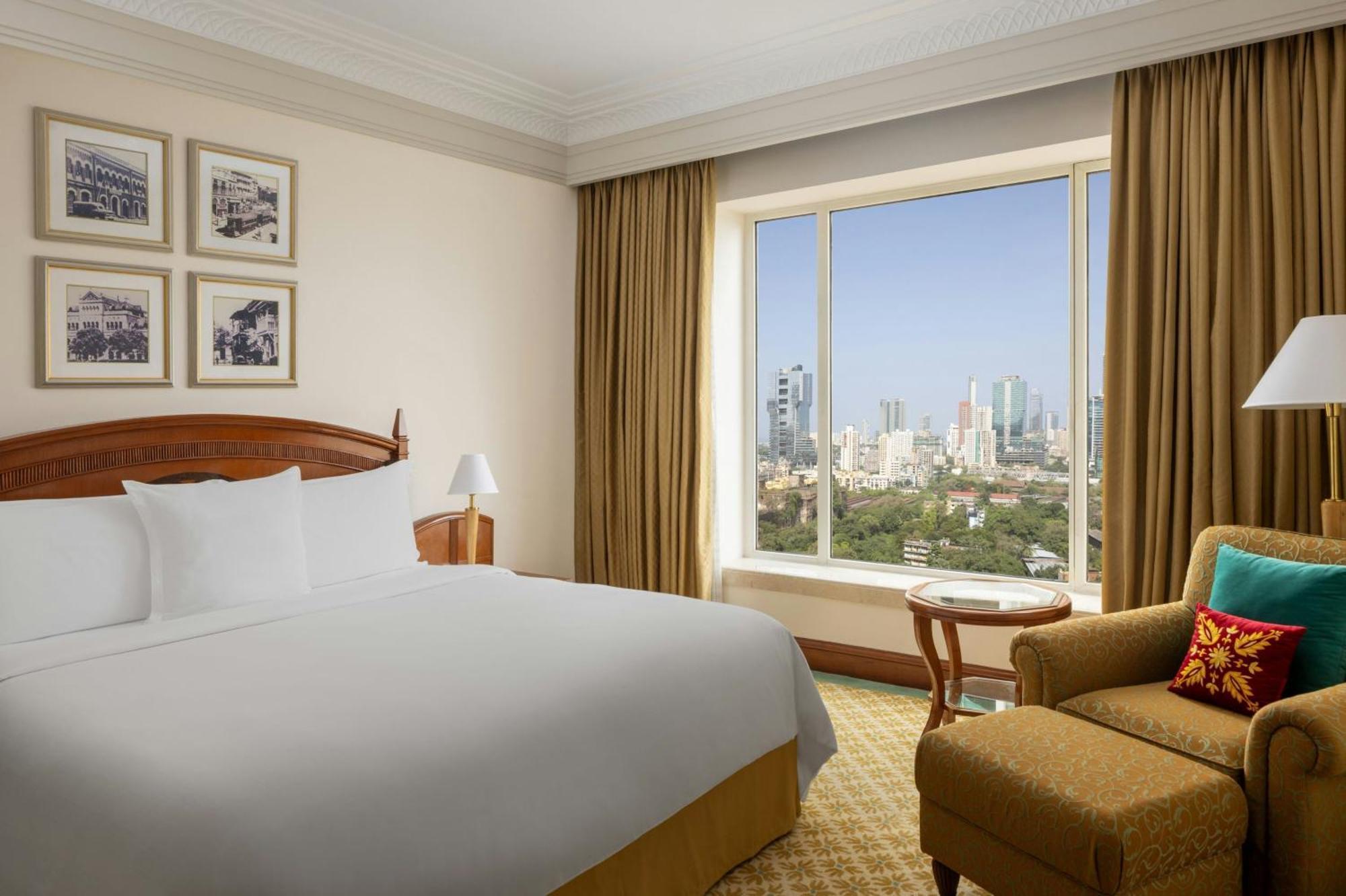 Kamer met Kingsize Bed en Uitzicht op Skyline