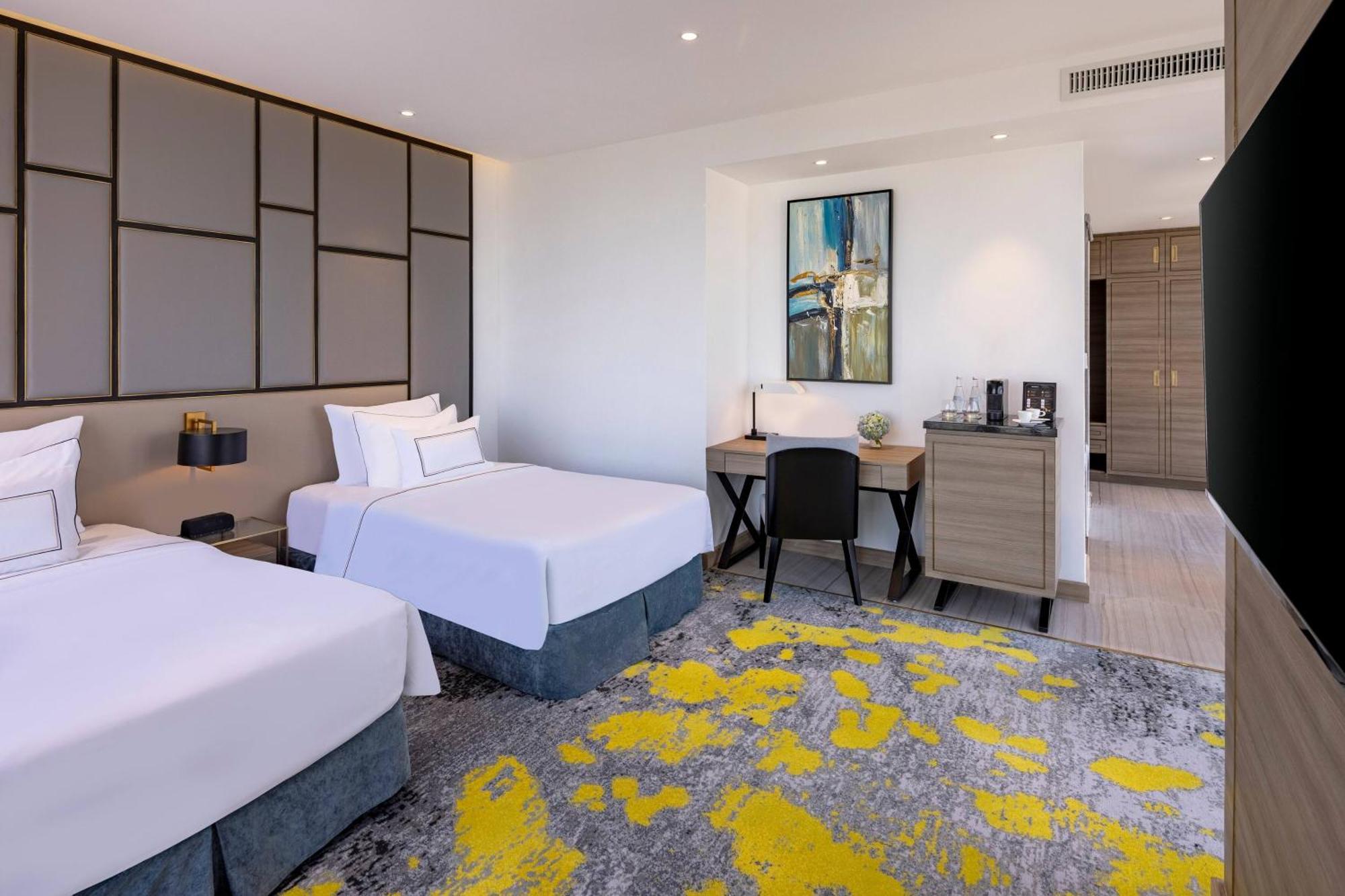 The Level Premium Corner Room - Complimentary Executive Lounge Access