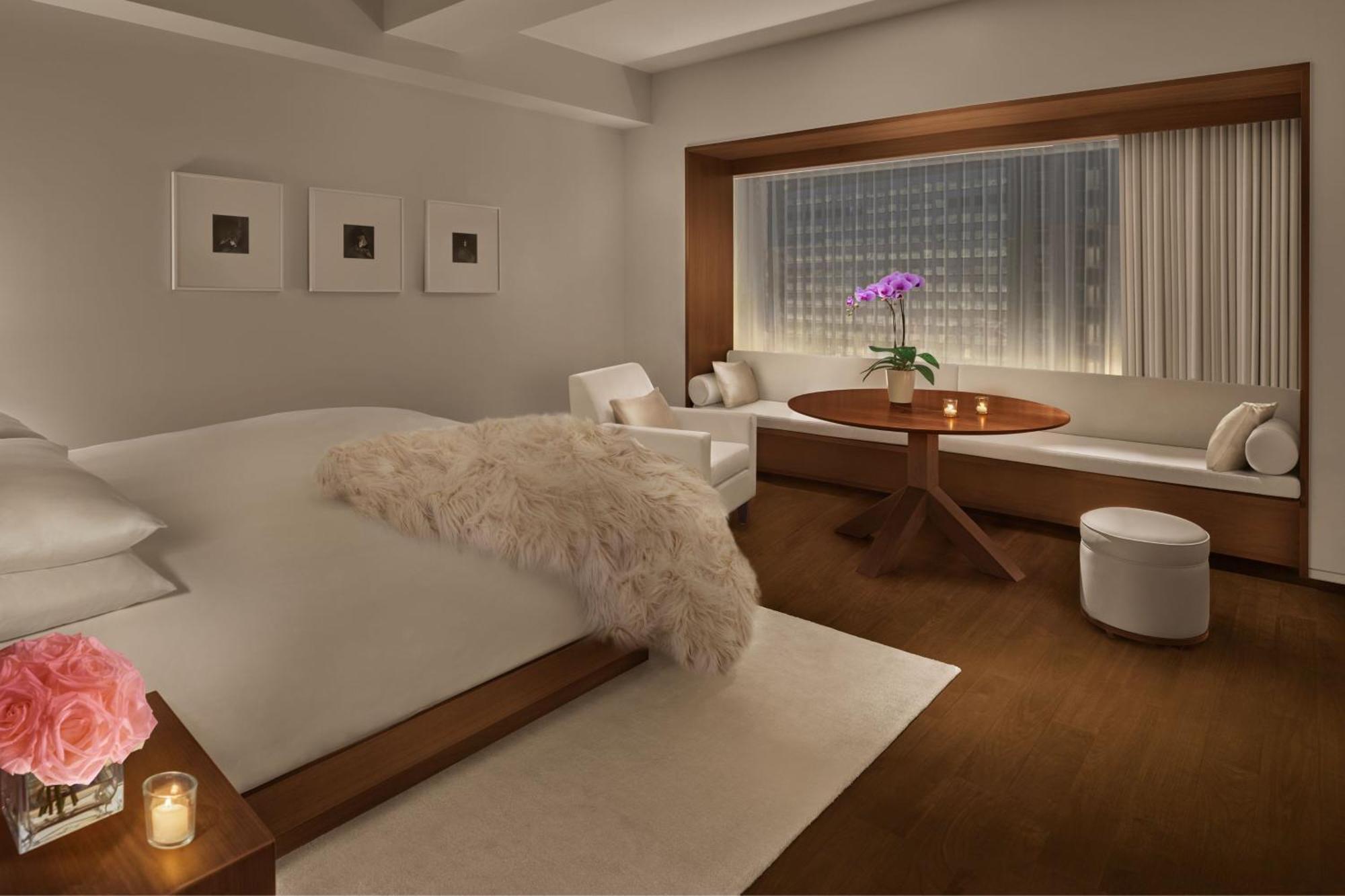 Superior King Room City View
