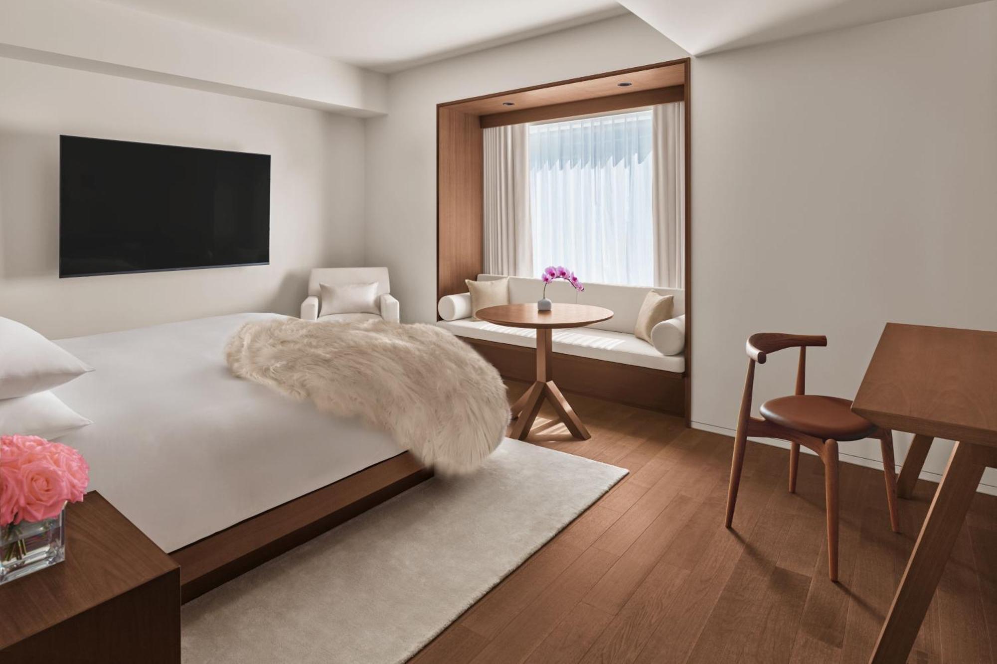 Deluxe King Room City View