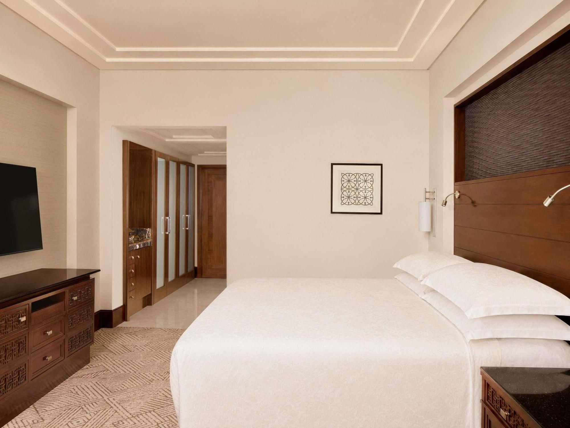 Fairmont King Room City View