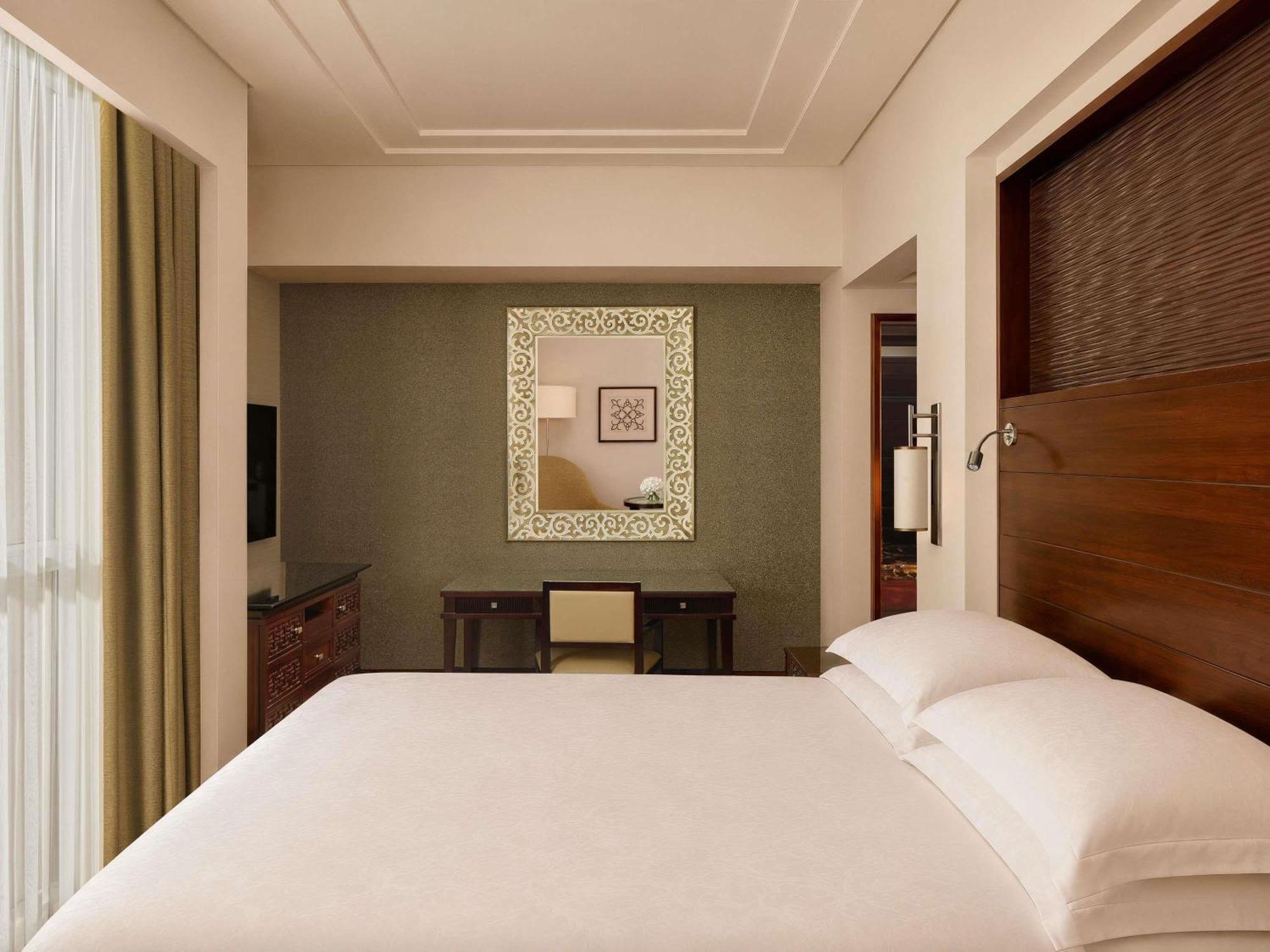 Fairmont King Room City View
