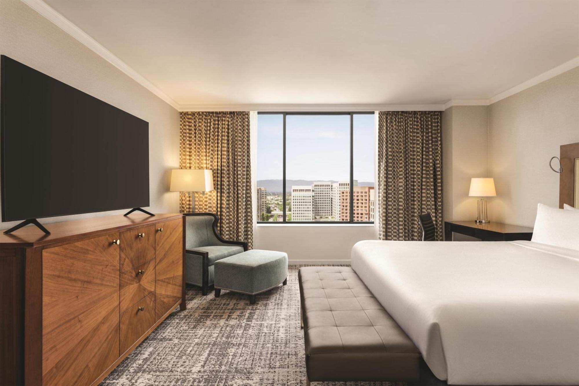 King Room Roll Shower City or Mountain View Mobility Accessible