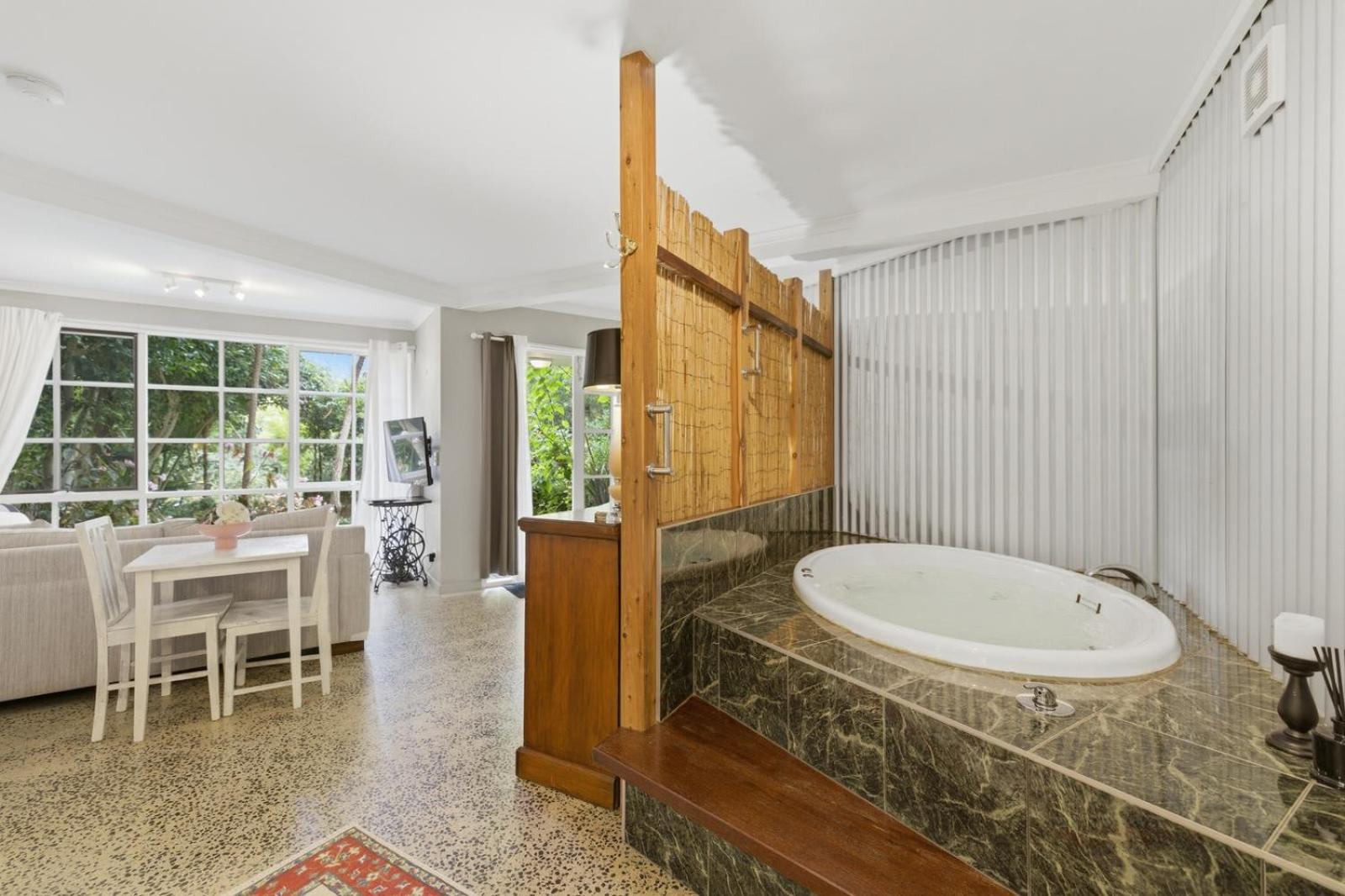 Queen Room Spa Bath