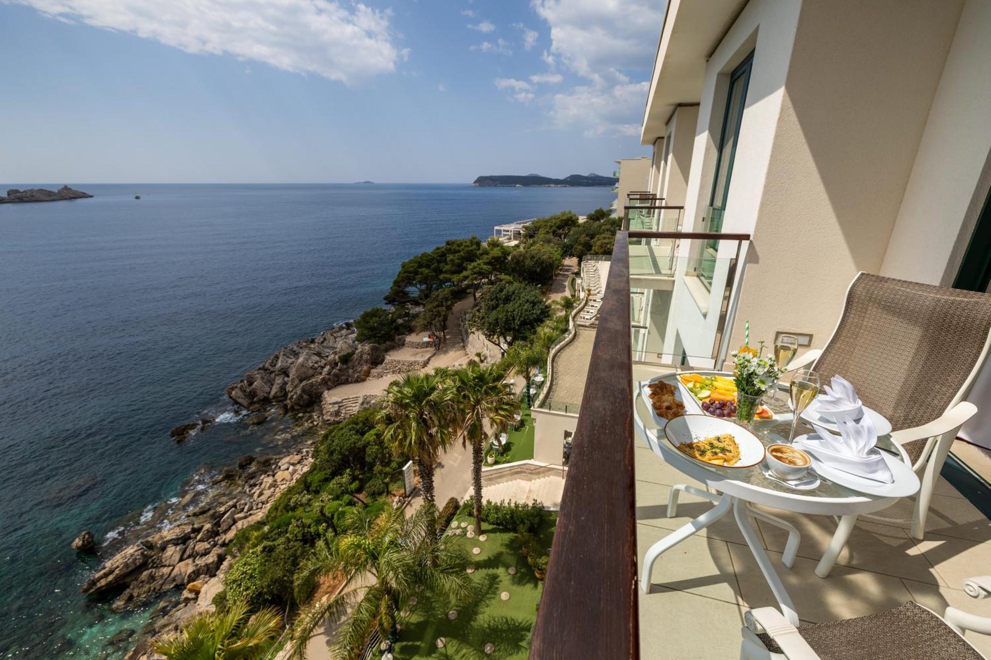 Royal Sky King Suite Sea View Balcony