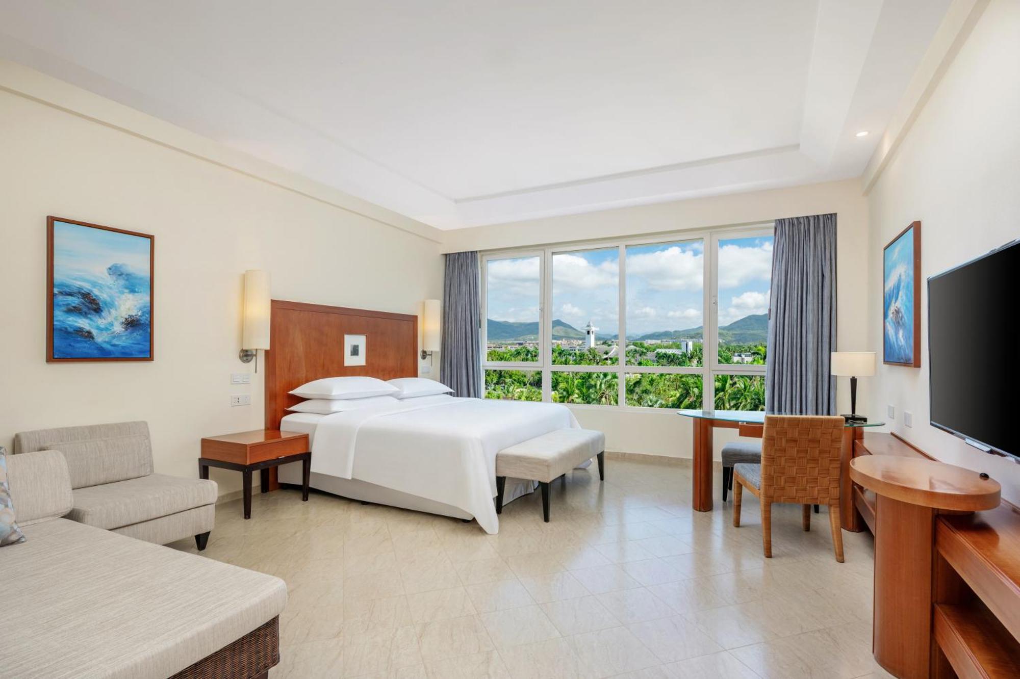 Classic Room Guest Room One King Heated Swimming Pool