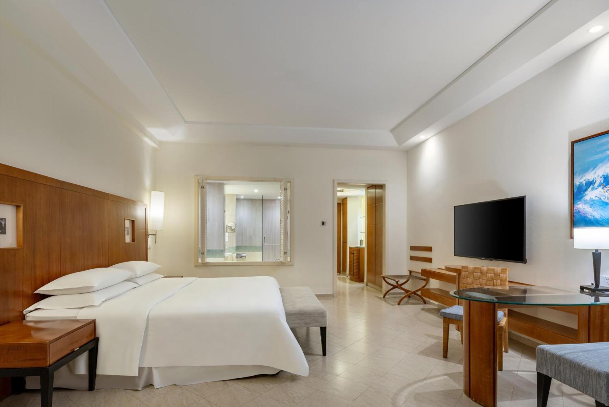 Classic Room Guest Room One King Heated Swimming Pool
