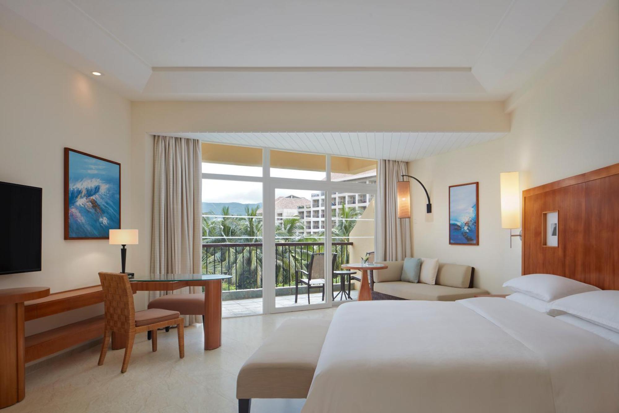 Superior King Room Garden View