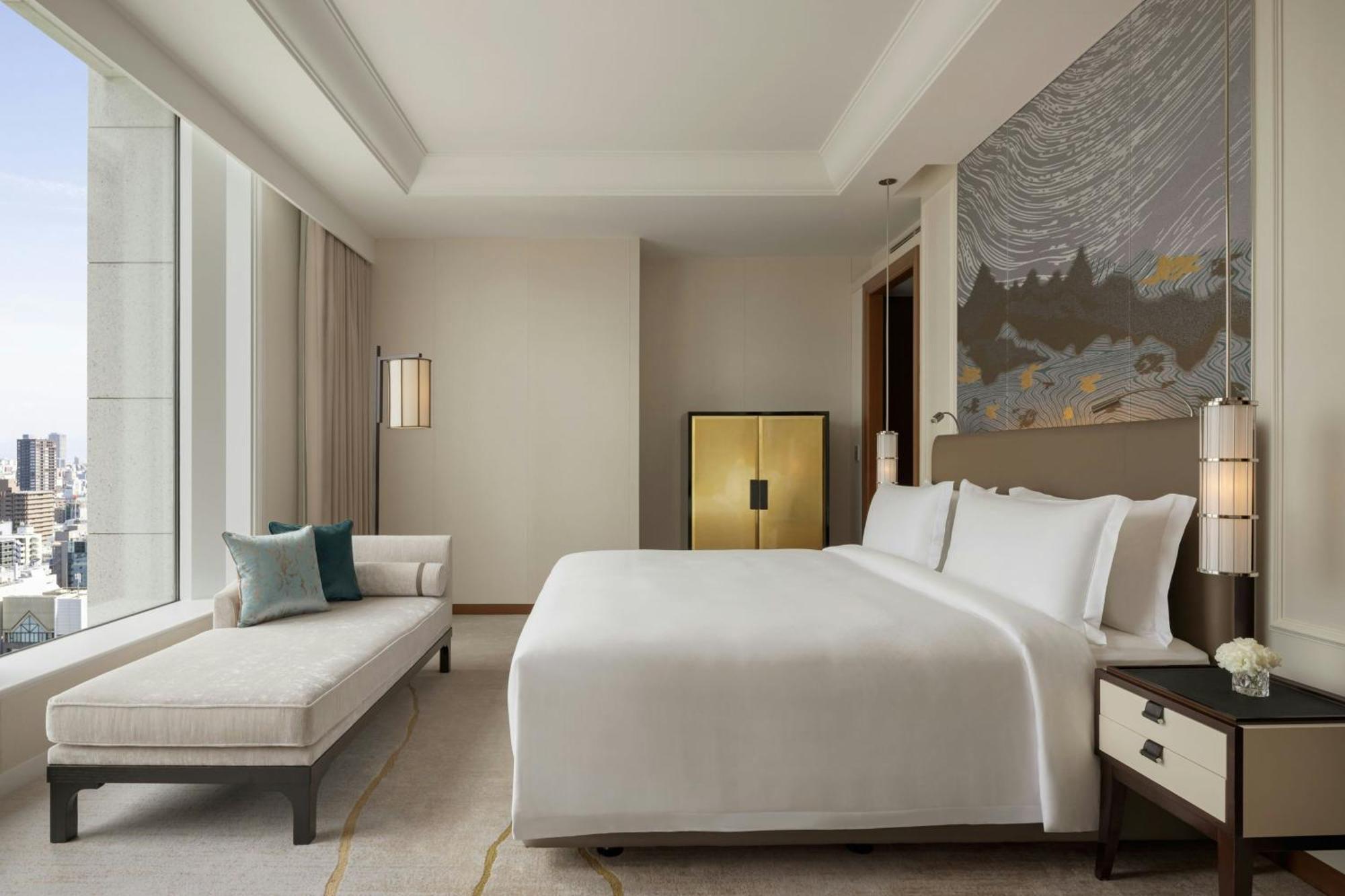 Large Astor King Room City View