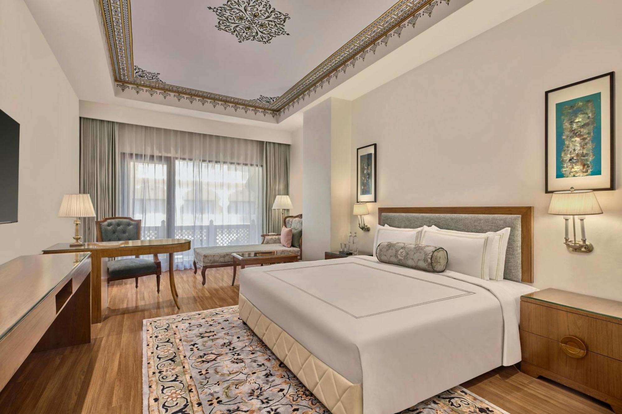 Royal Club King Room Sofa Bed Club Access