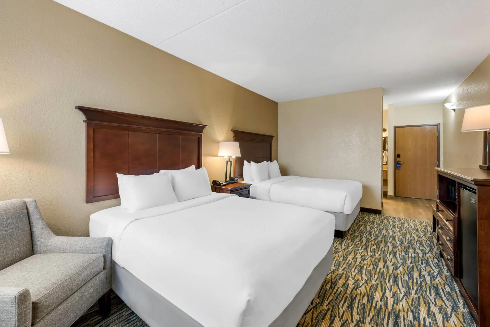 Queen Room Two Queen Beds Non-Smoking